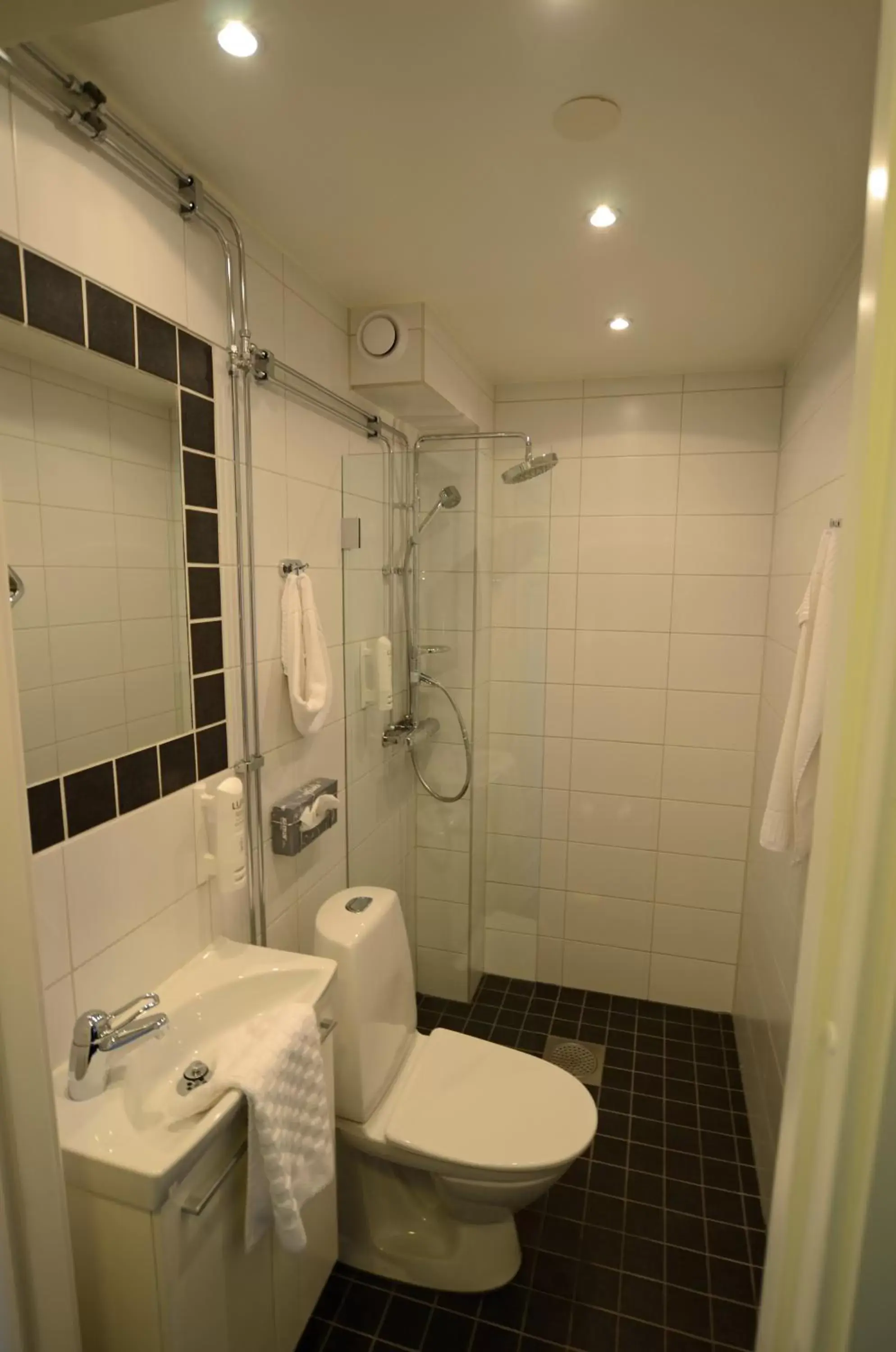Shower, Bathroom in Sure Hotel by Best Western Centralhotellet