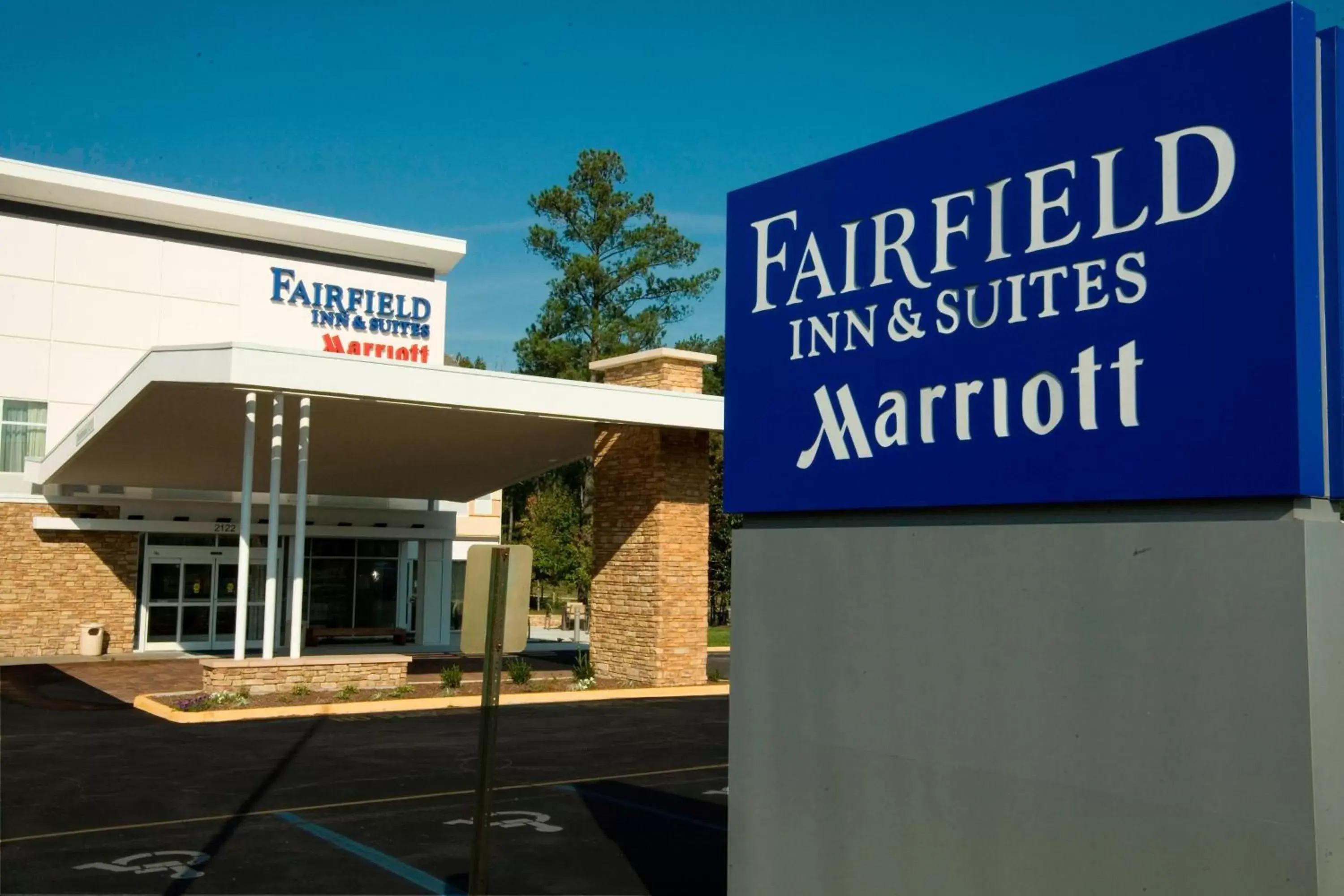 Property building, Property Logo/Sign in Fairfield Inn & Suites by Marriott Chesapeake Suffolk