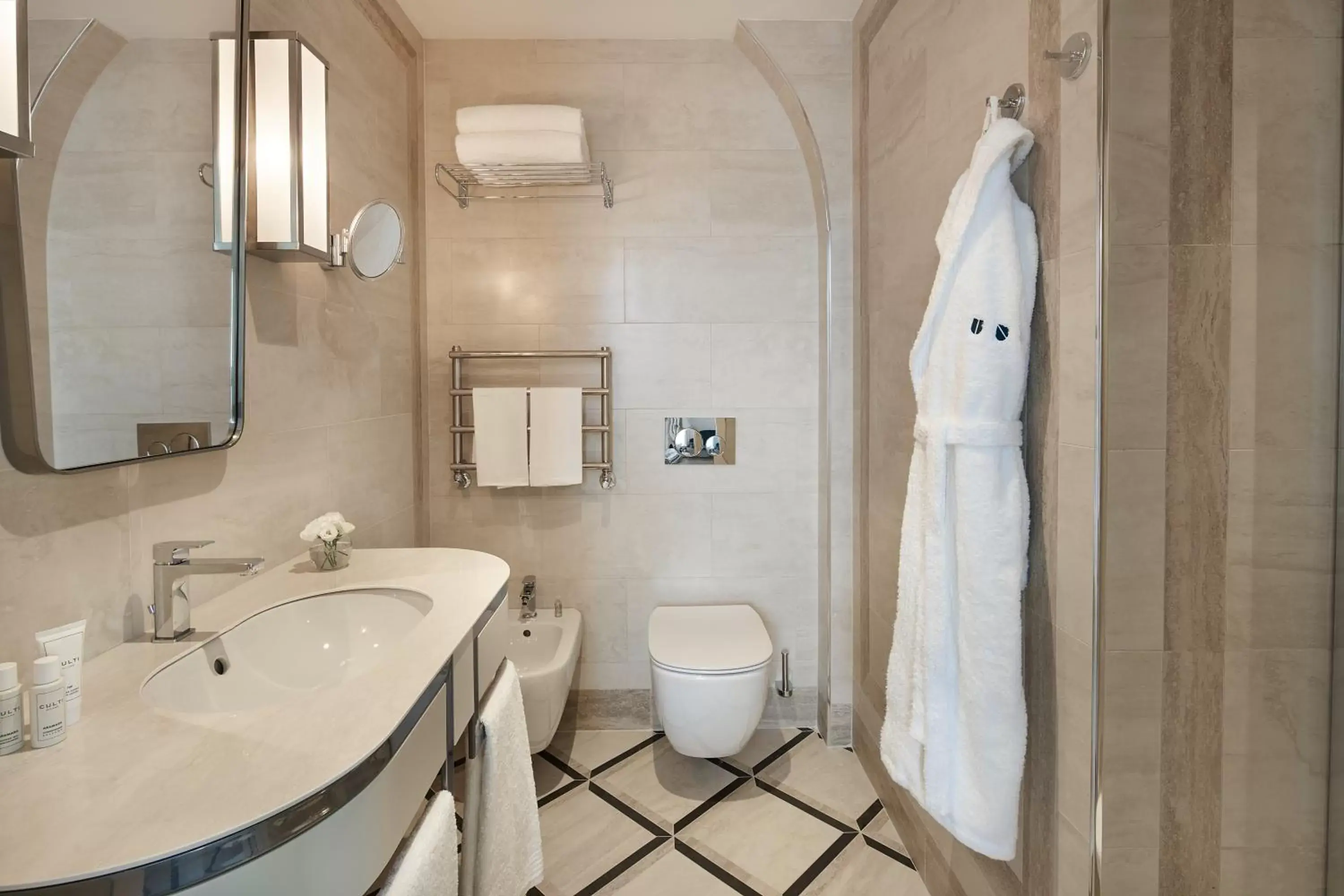 Bathroom in UNAHOTELS Trastevere Roma