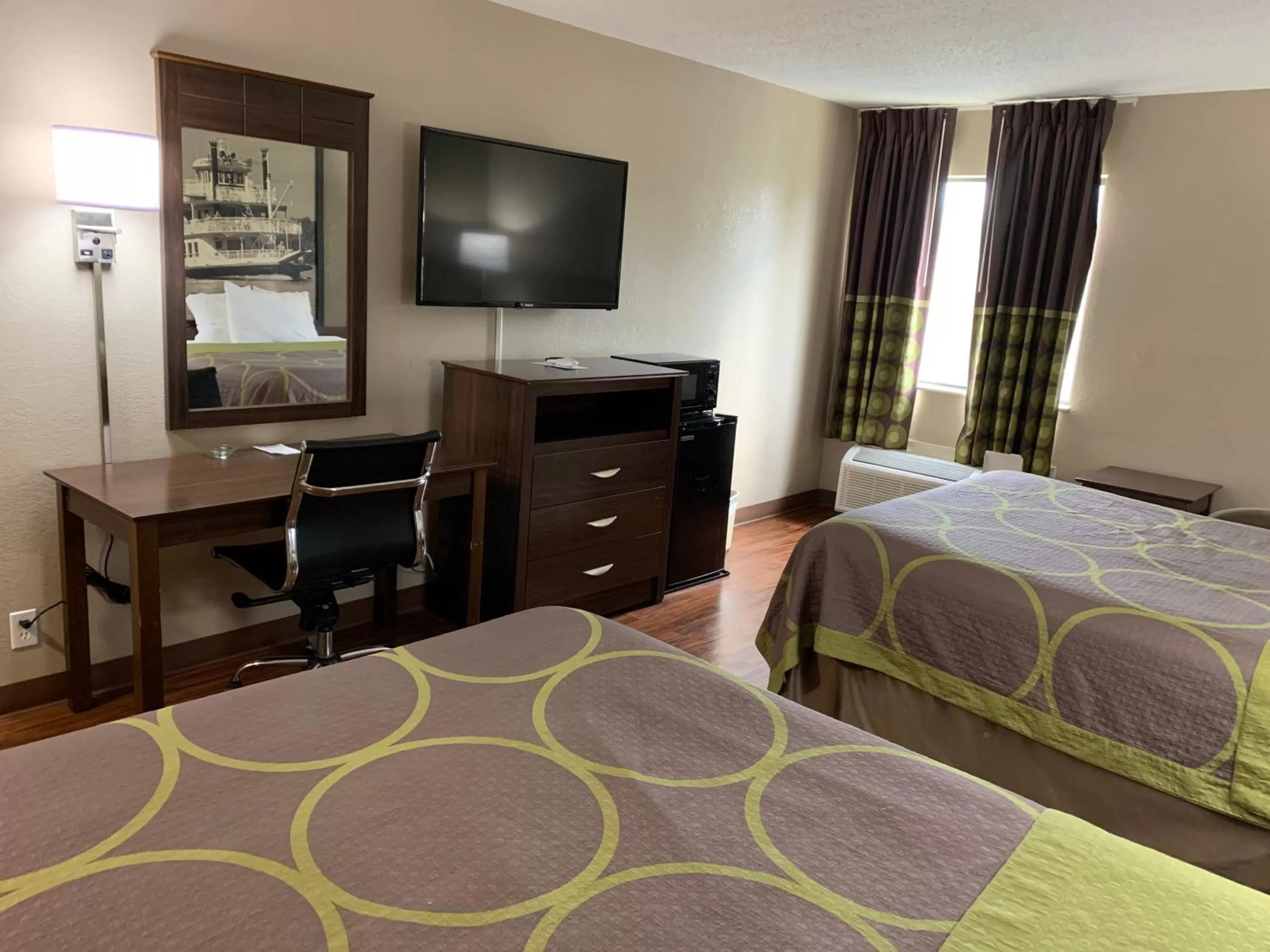 Bed in Super 8 by Wyndham Hernando