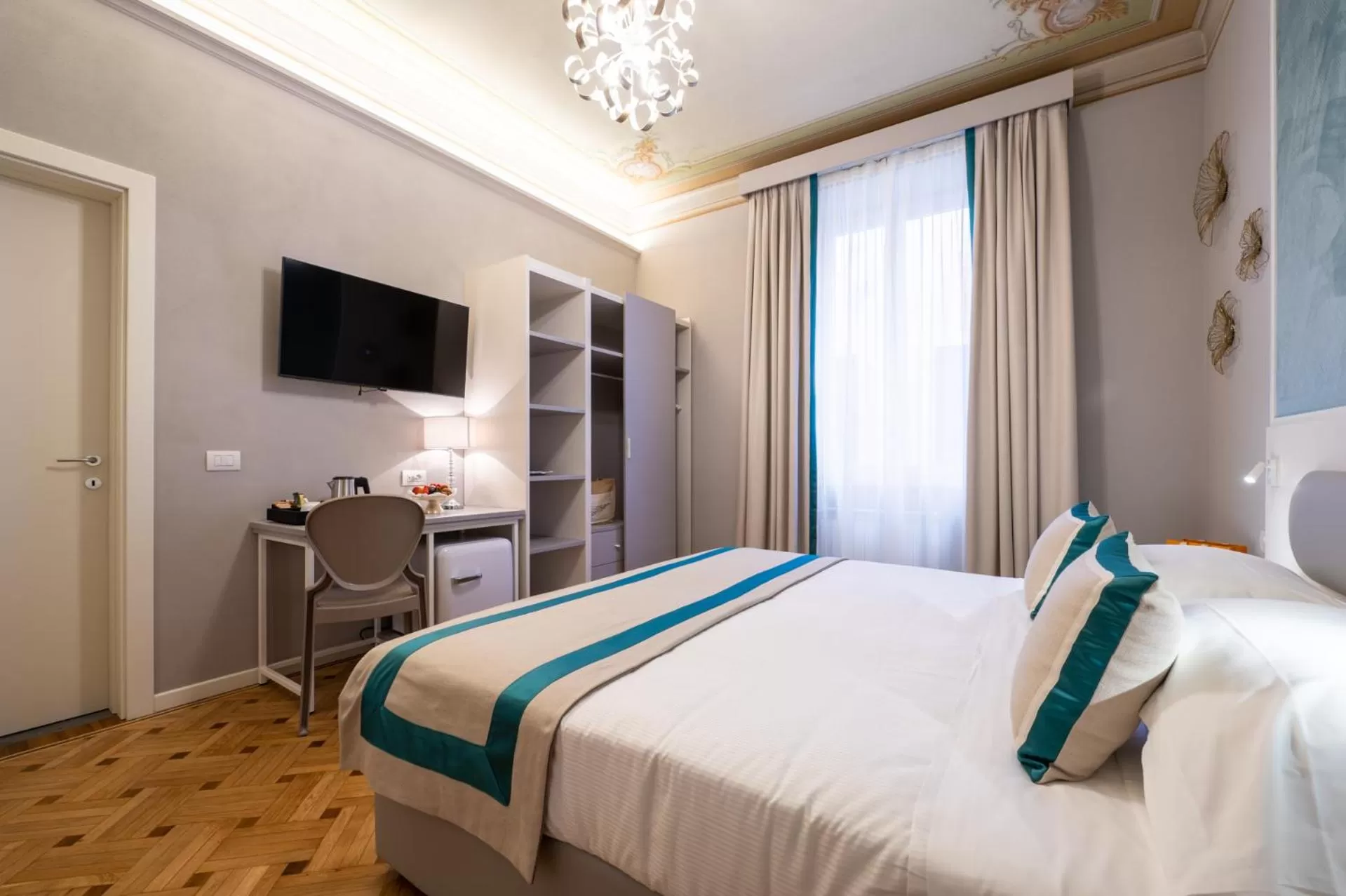 TV and multimedia, Bed in Hotel Monte Rosa