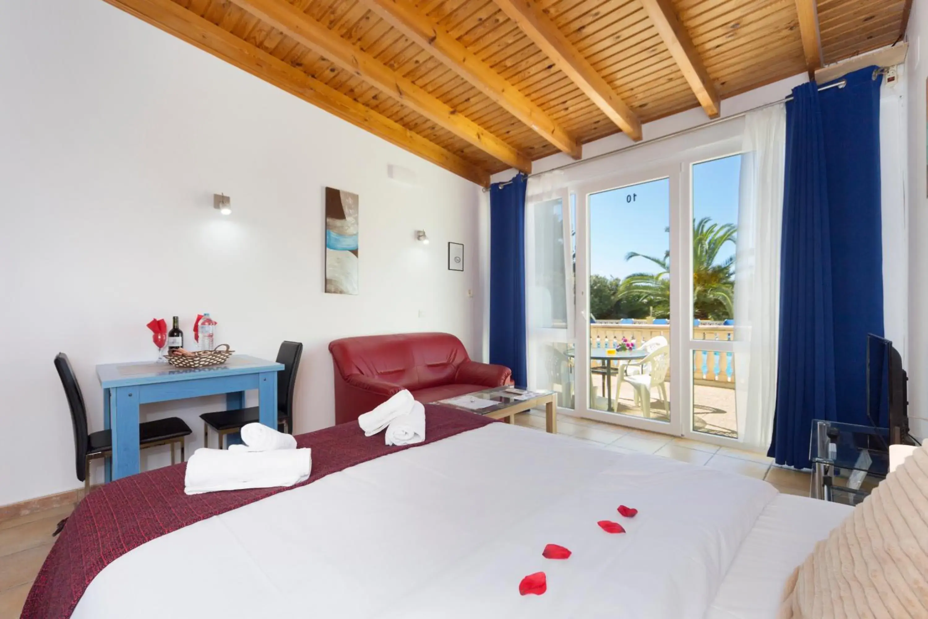 Living room, Bed in Aparthotel Carrio Sol - Monty´s