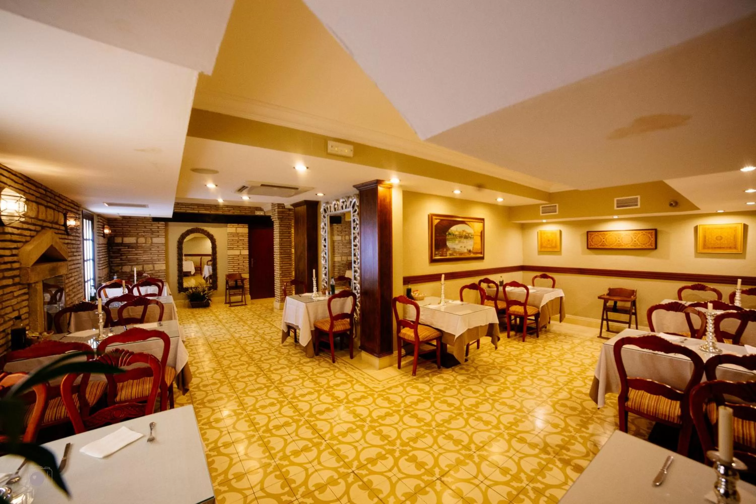 Restaurant/places to eat in Hotel Posada de Vallina by MiRa