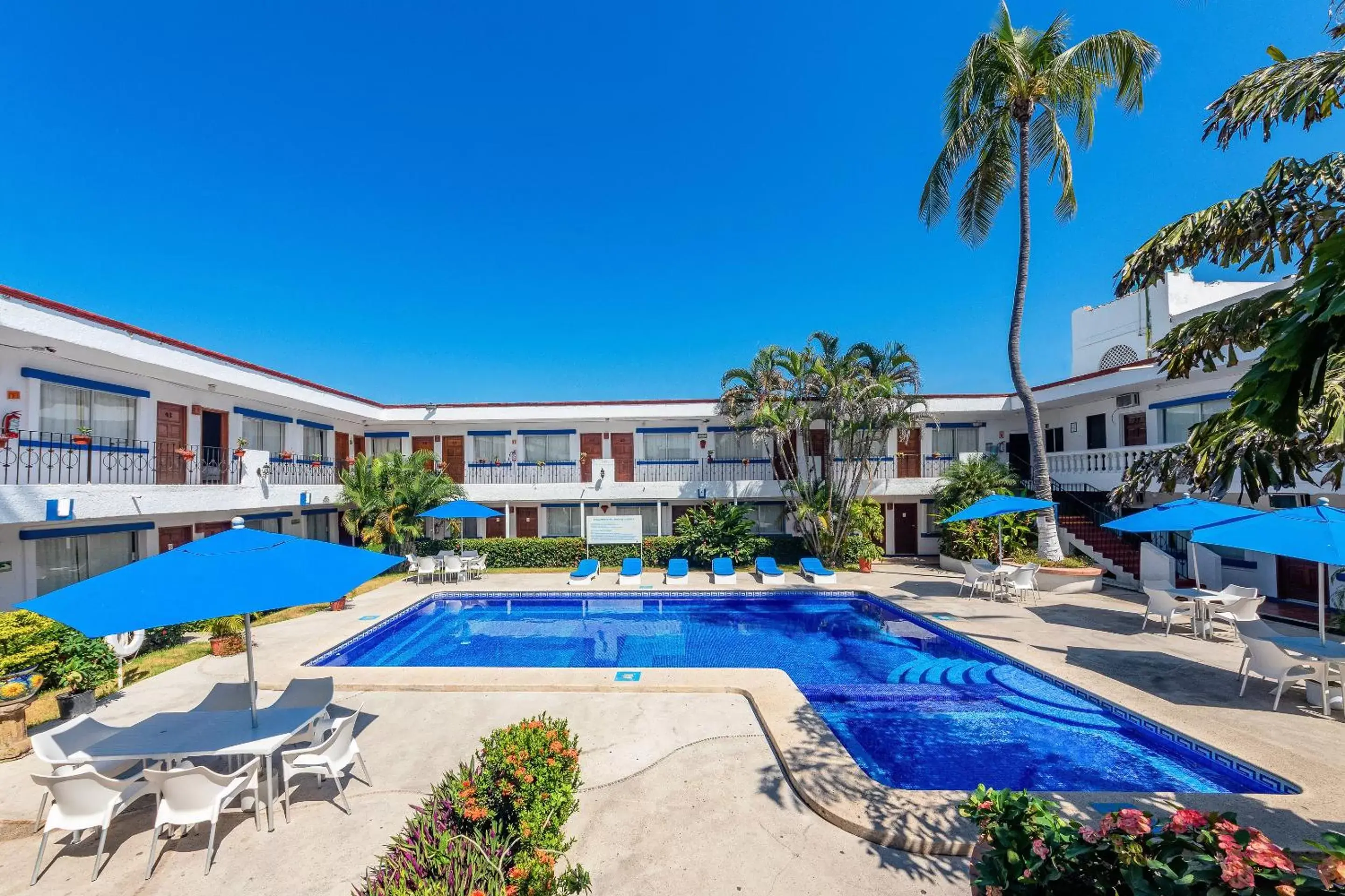 Swimming Pool in Hotel Hacienda Vallarta - Playa Las Glorias