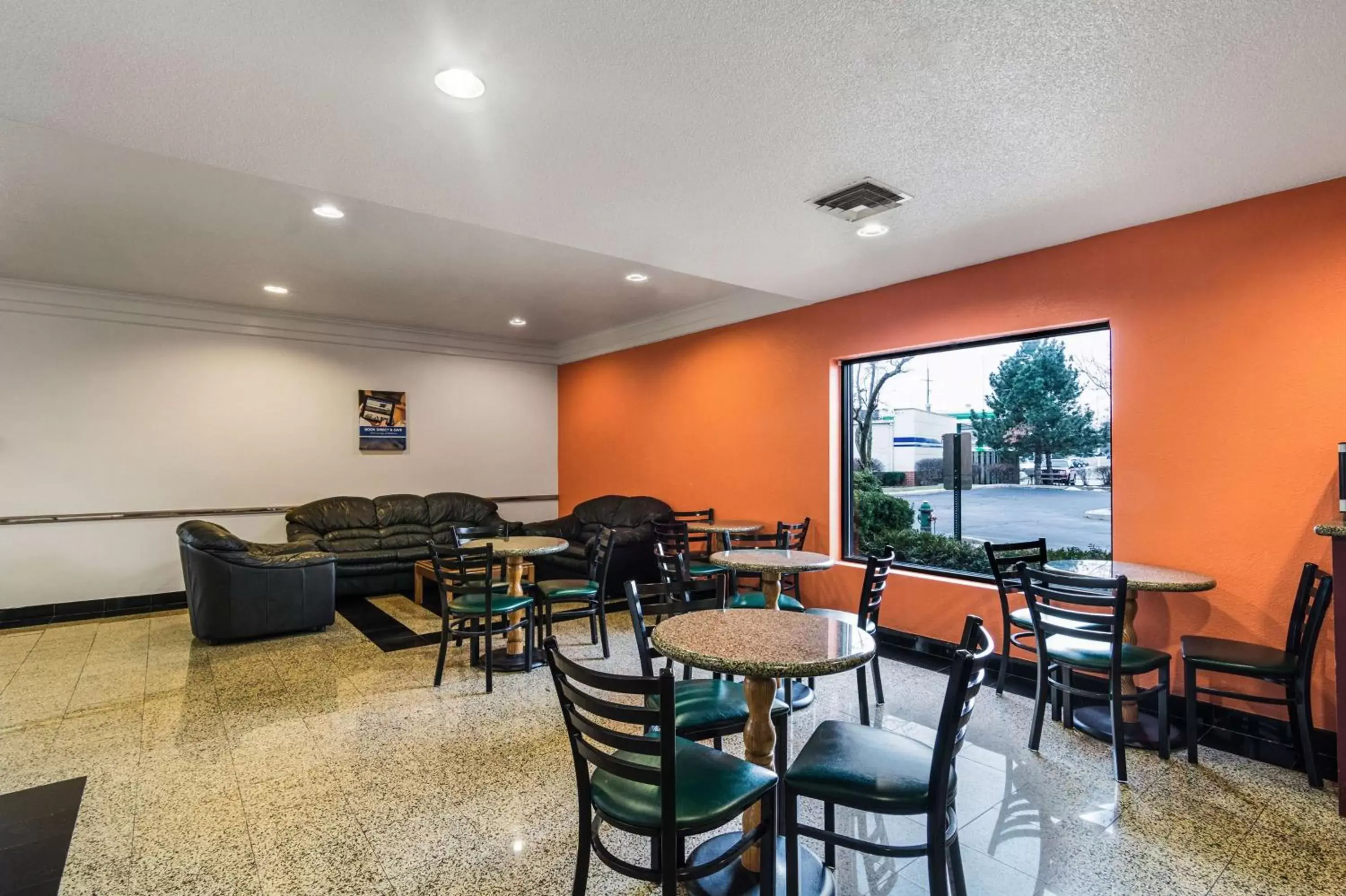 Lobby or reception, Restaurant/Places to Eat in Motel 6-Libertyville, IL