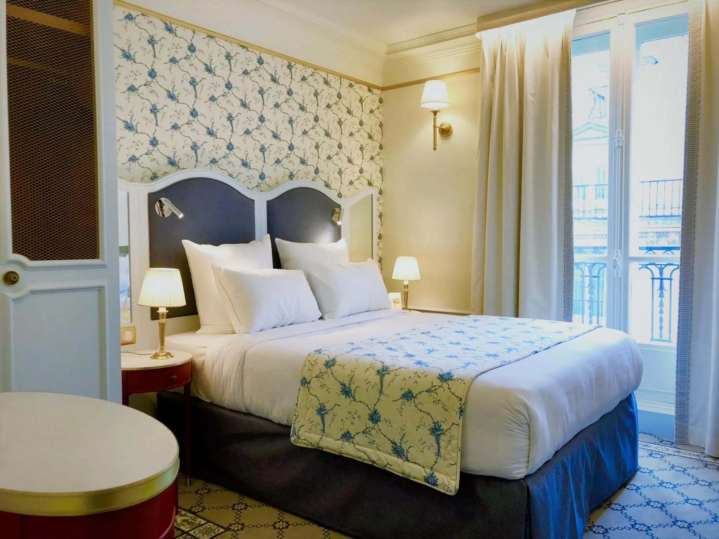 Bedroom, Bed in Hôtel Mayfair Paris