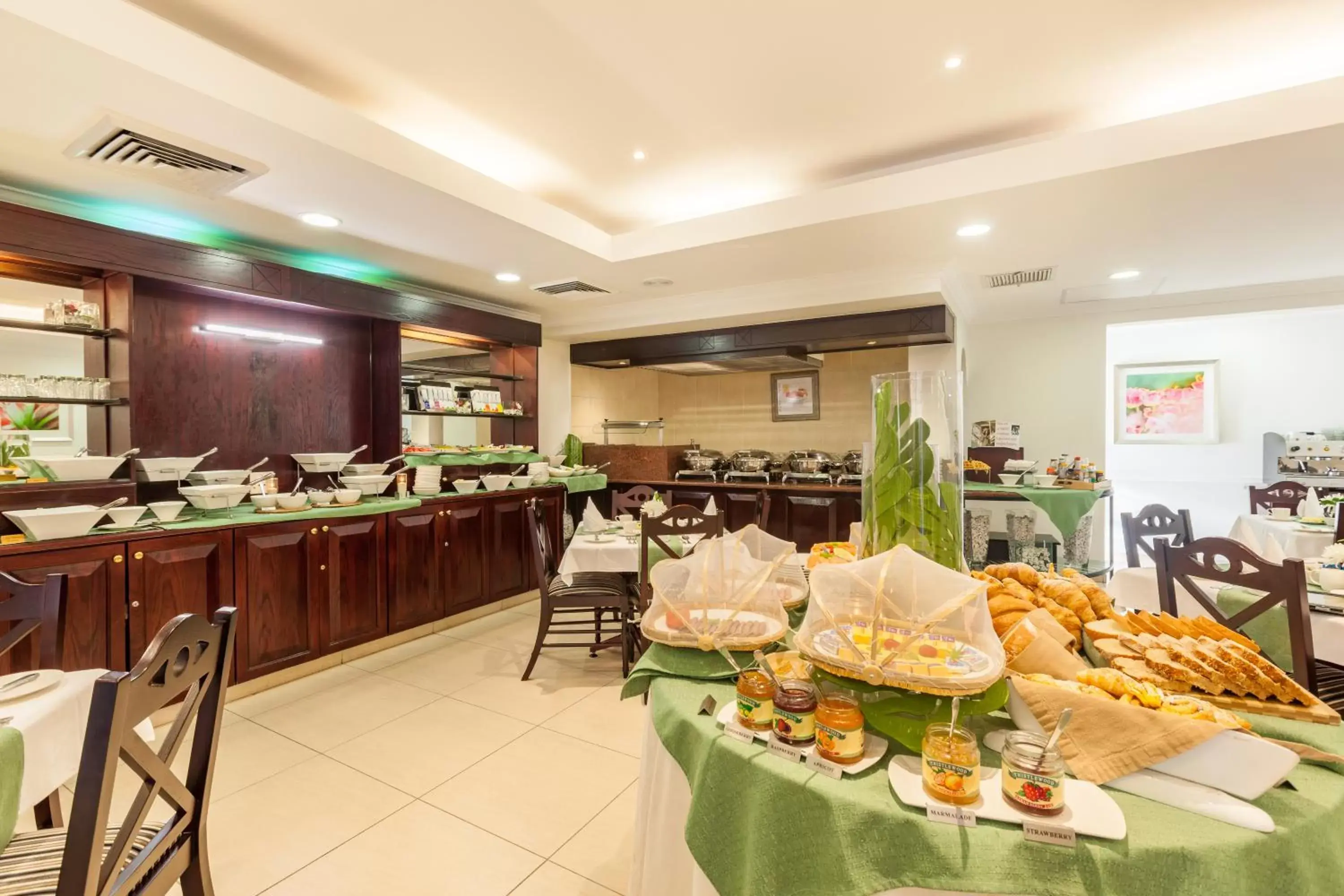 Restaurant/Places to Eat in Courtyard Hotel Rosebank