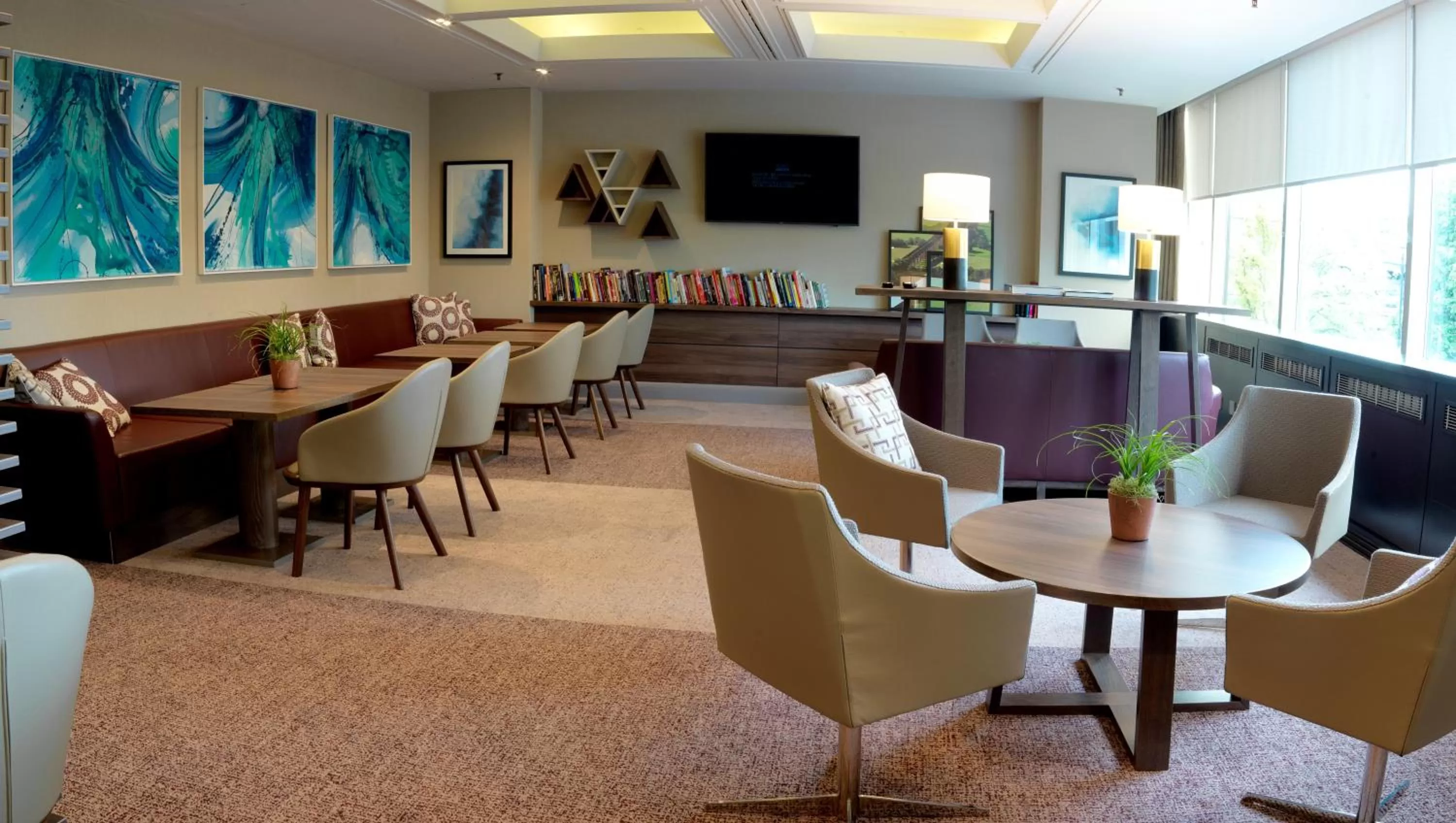 Lounge or bar in Crowne Plaza Harrogate by IHG