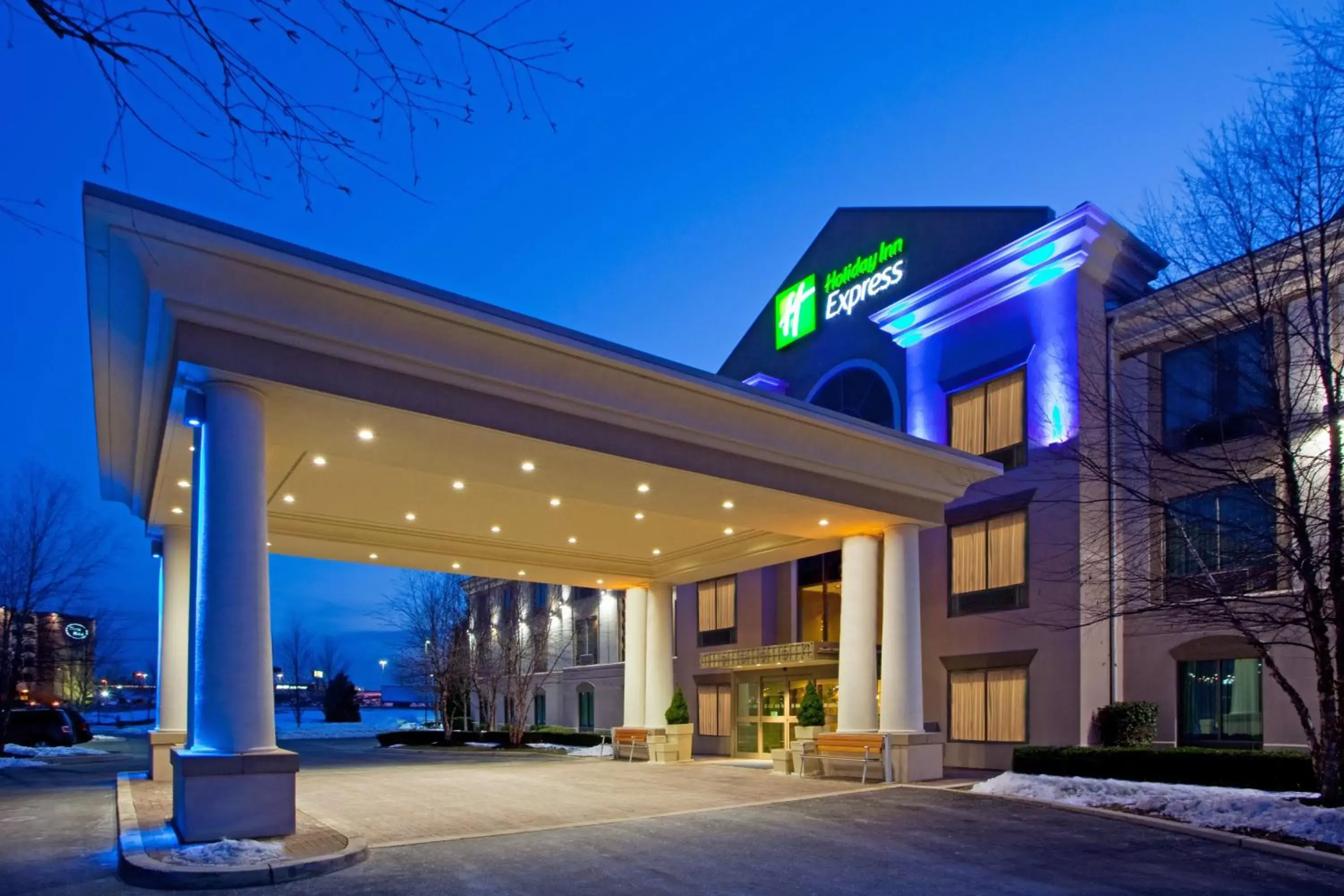 Property Building in Holiday Inn Express Hotel & Suites Hagerstown, an IHG Hotel