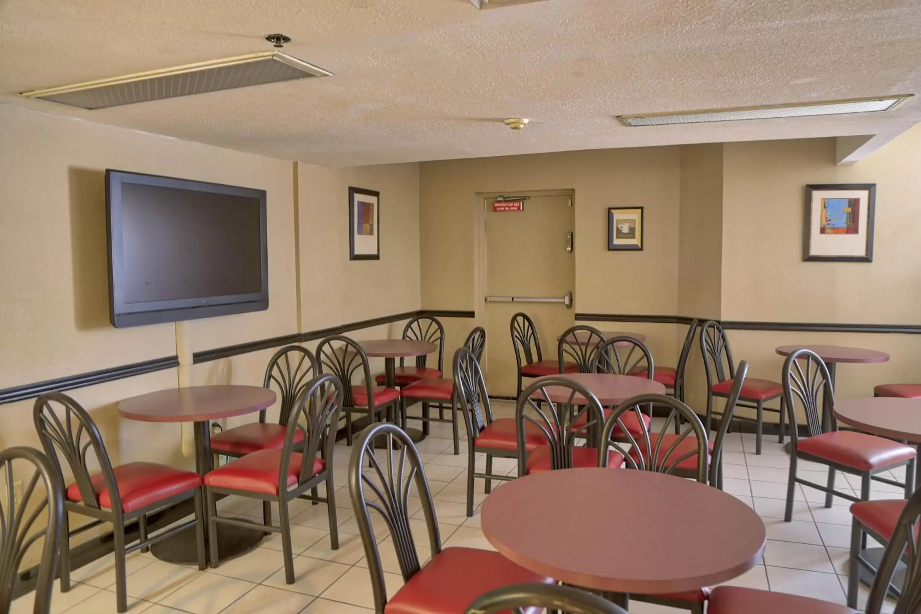 Coffee/tea facilities, Restaurant/Places to Eat in Destiny Palms Hotel Maingate West