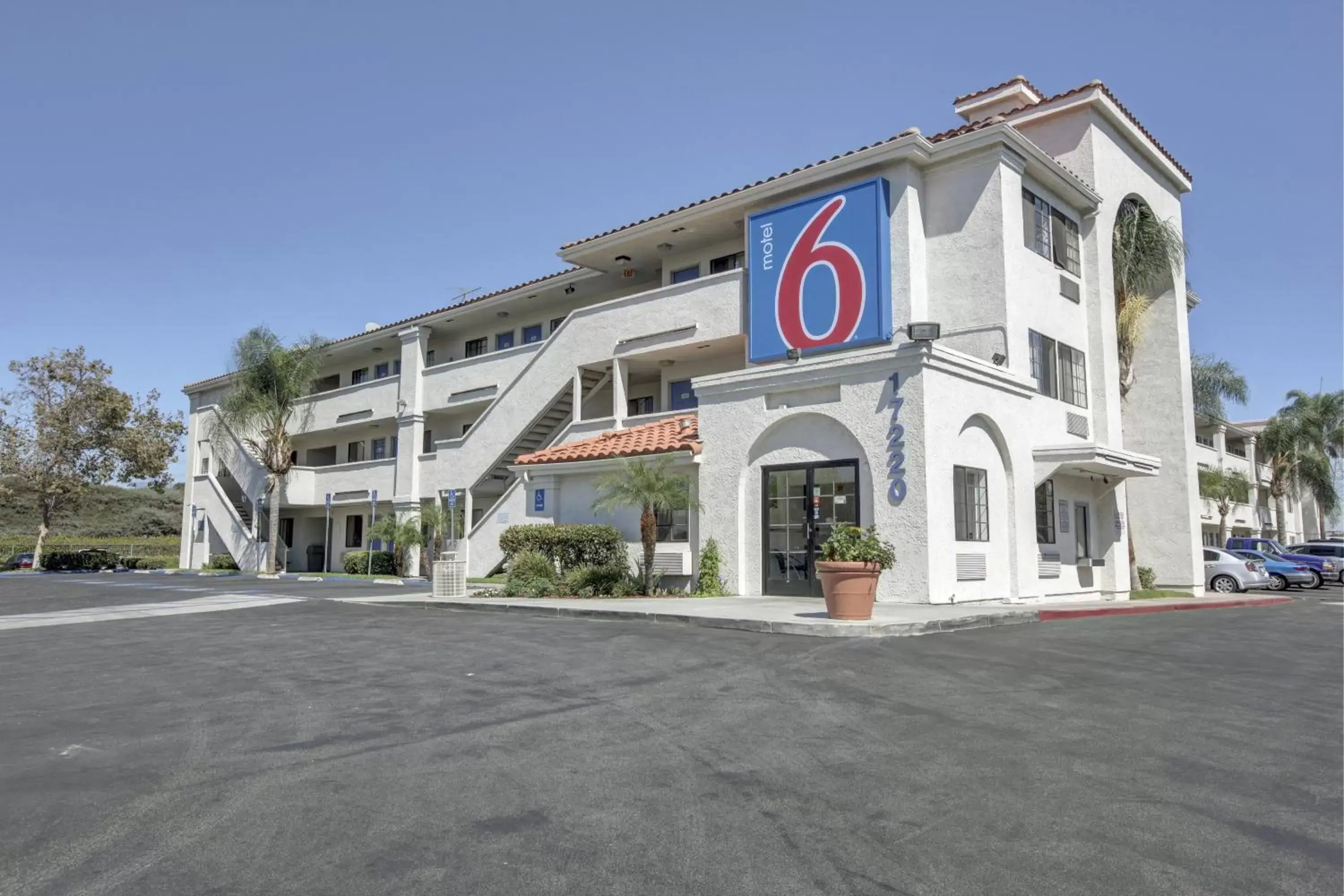 Property Building in Motel 6-Bellflower, CA - Los Angeles
