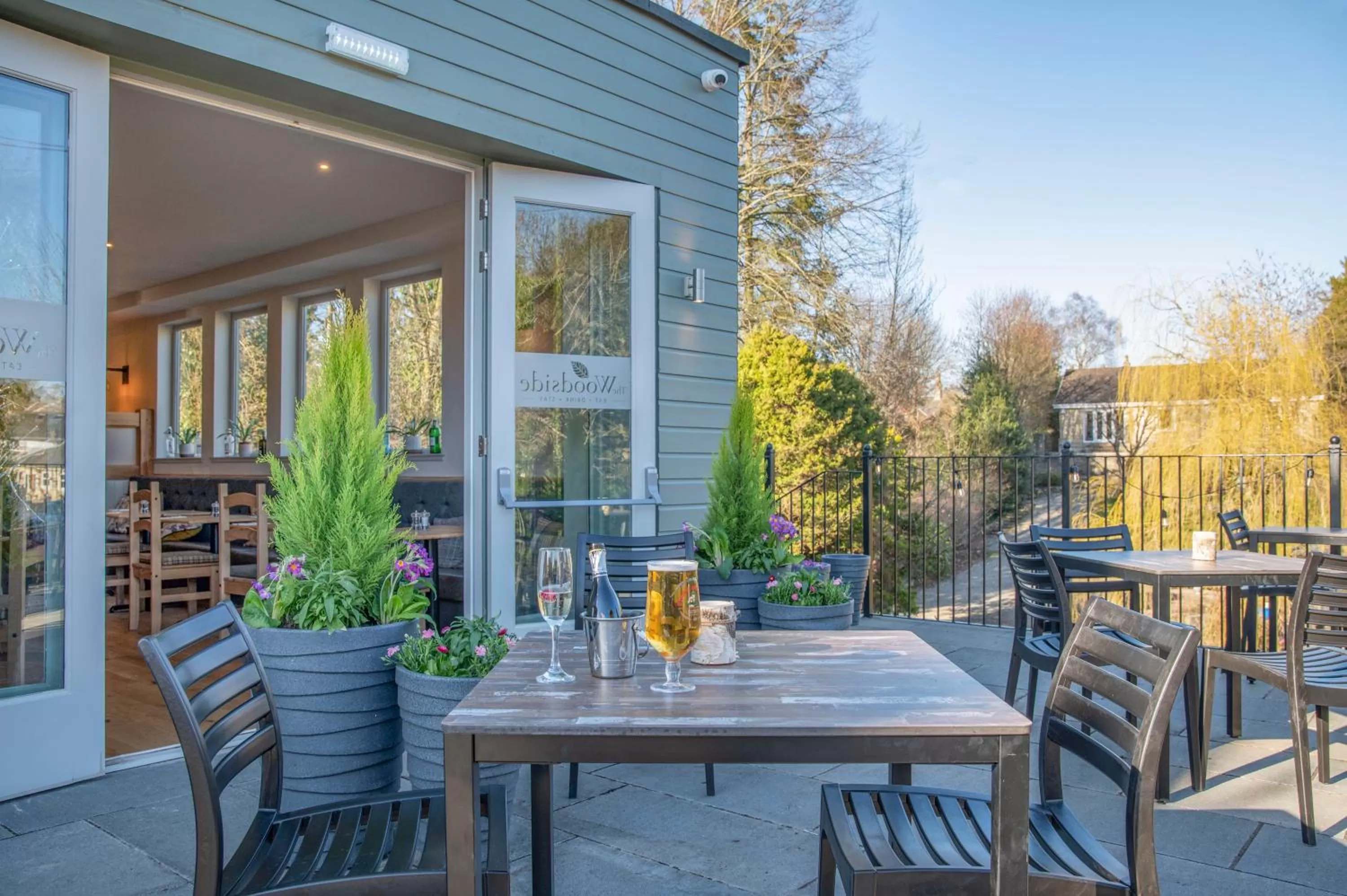 Restaurant/places to eat in The Woodside