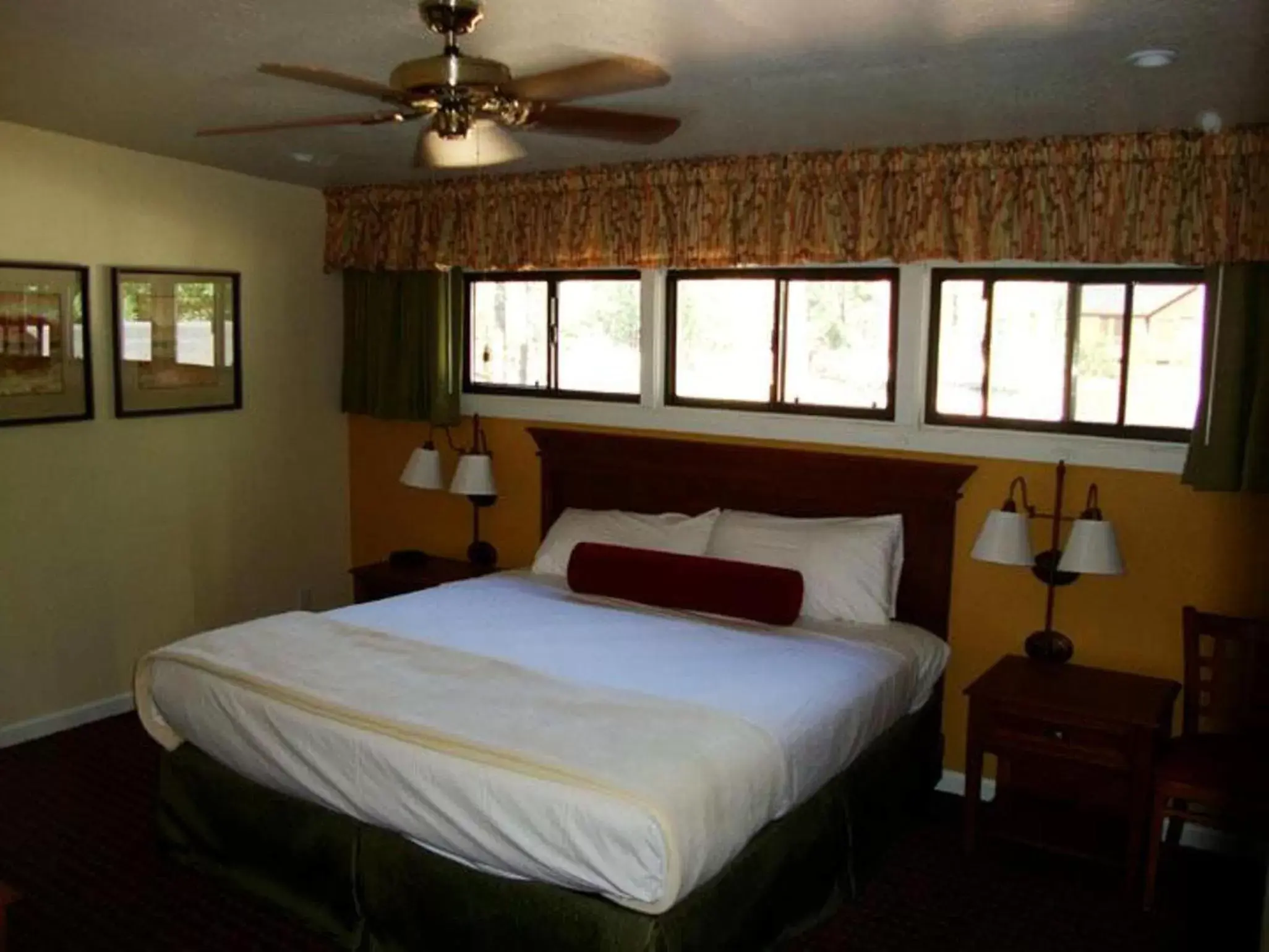 Bed in Roundhouse Resort, a VRI resort