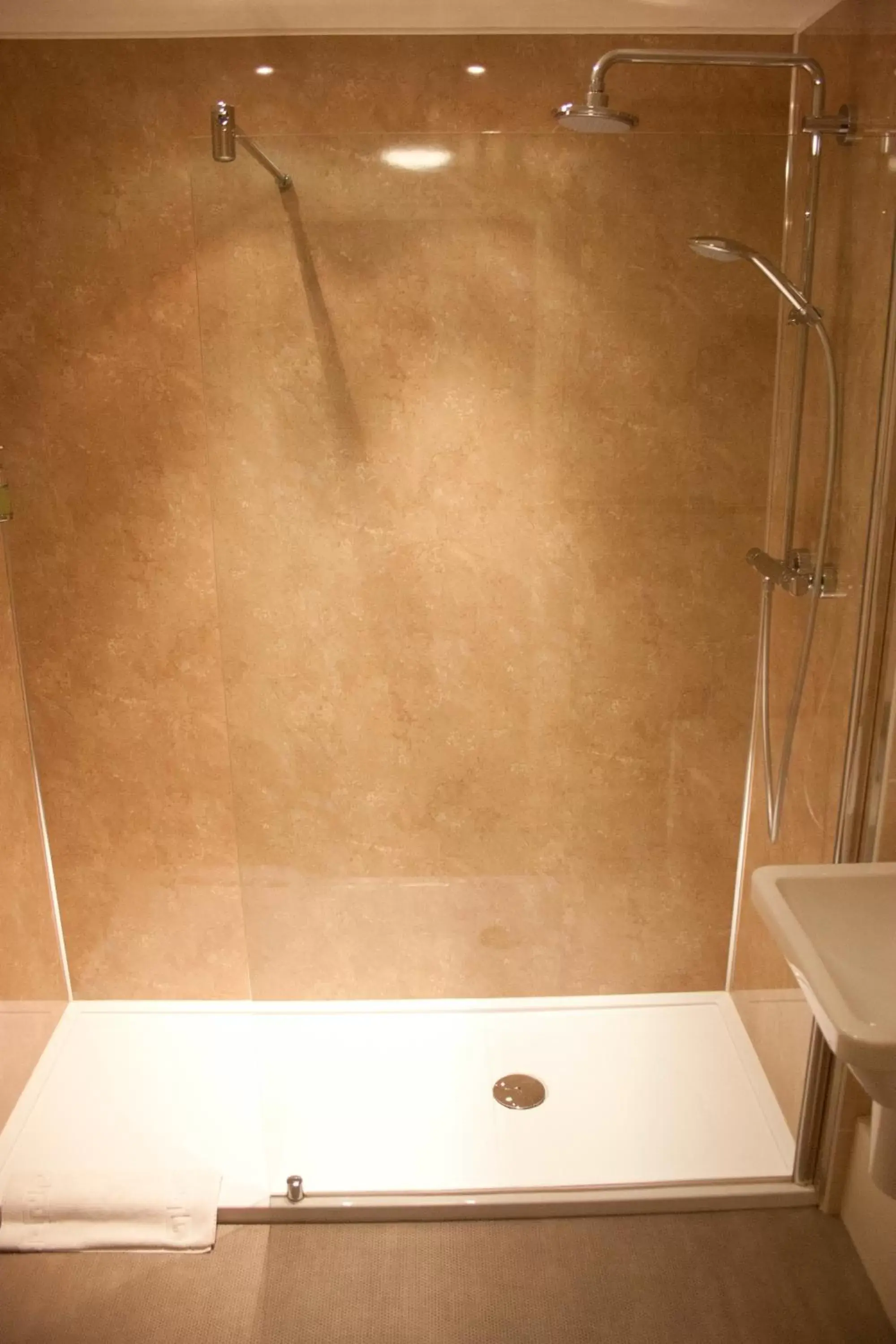 Shower, Bathroom in Kings Arms