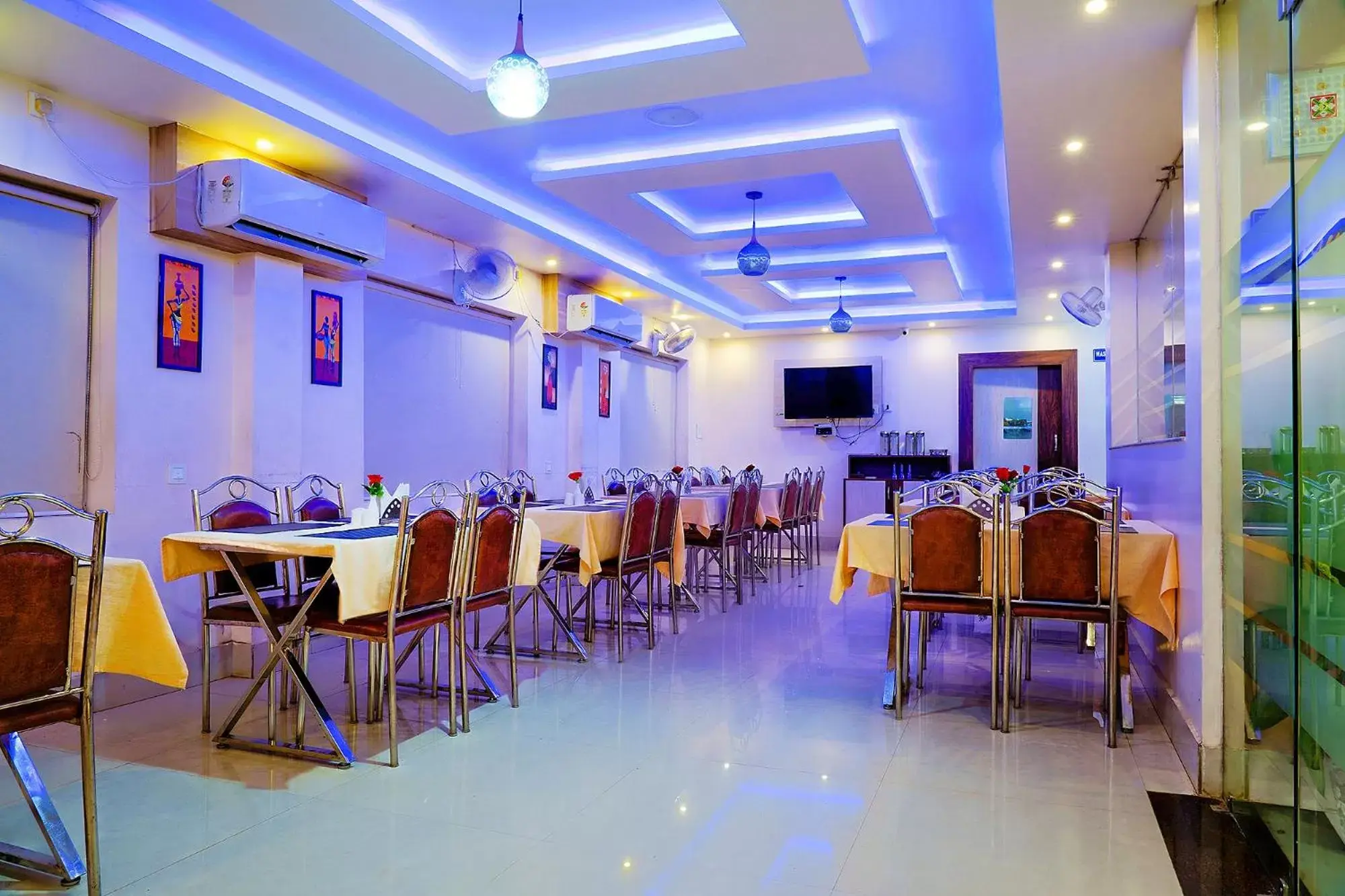 Breakfast, Restaurant/Places to Eat in FabHotel Kanchan Plaza