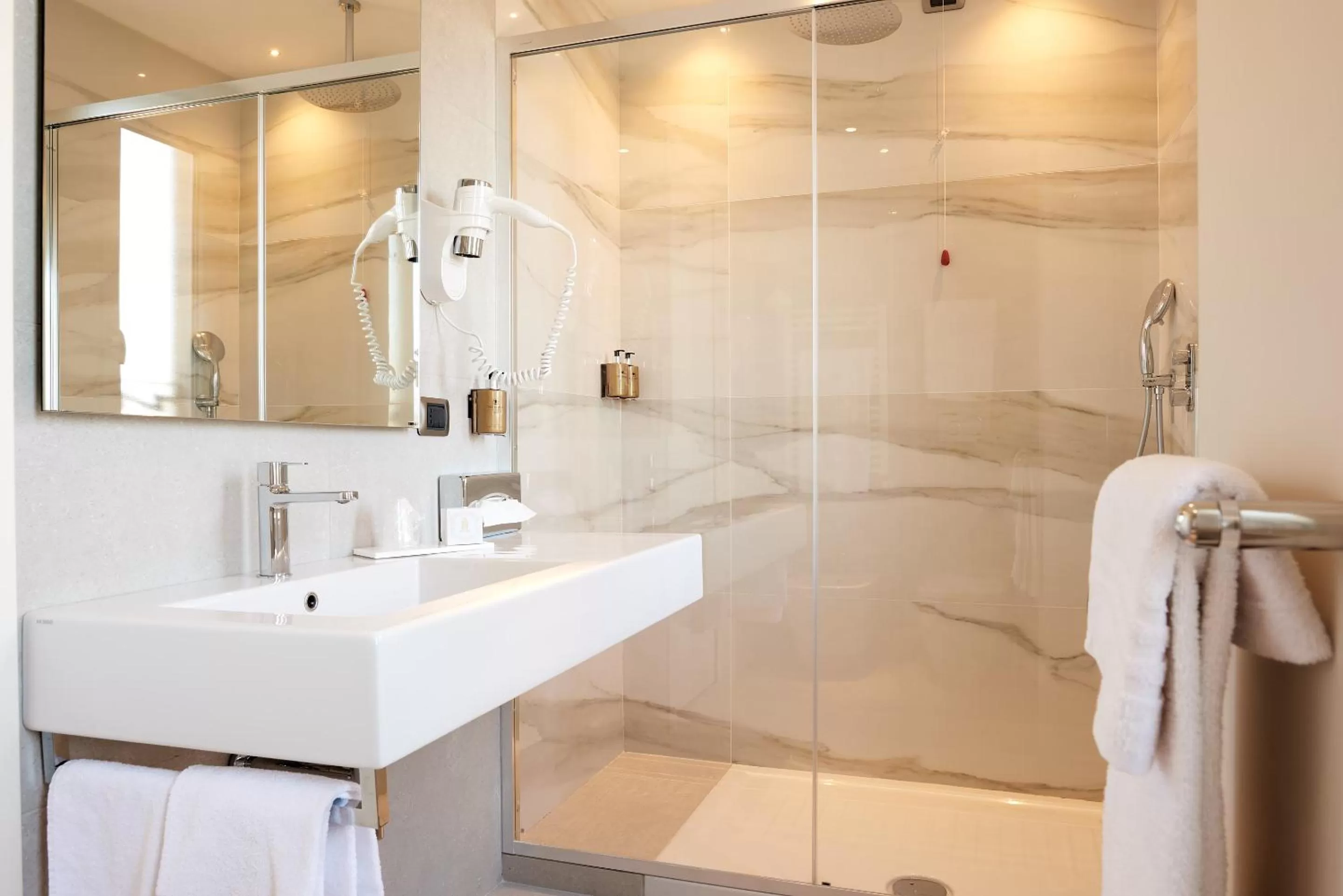 Bathroom in Doria Park Hotel