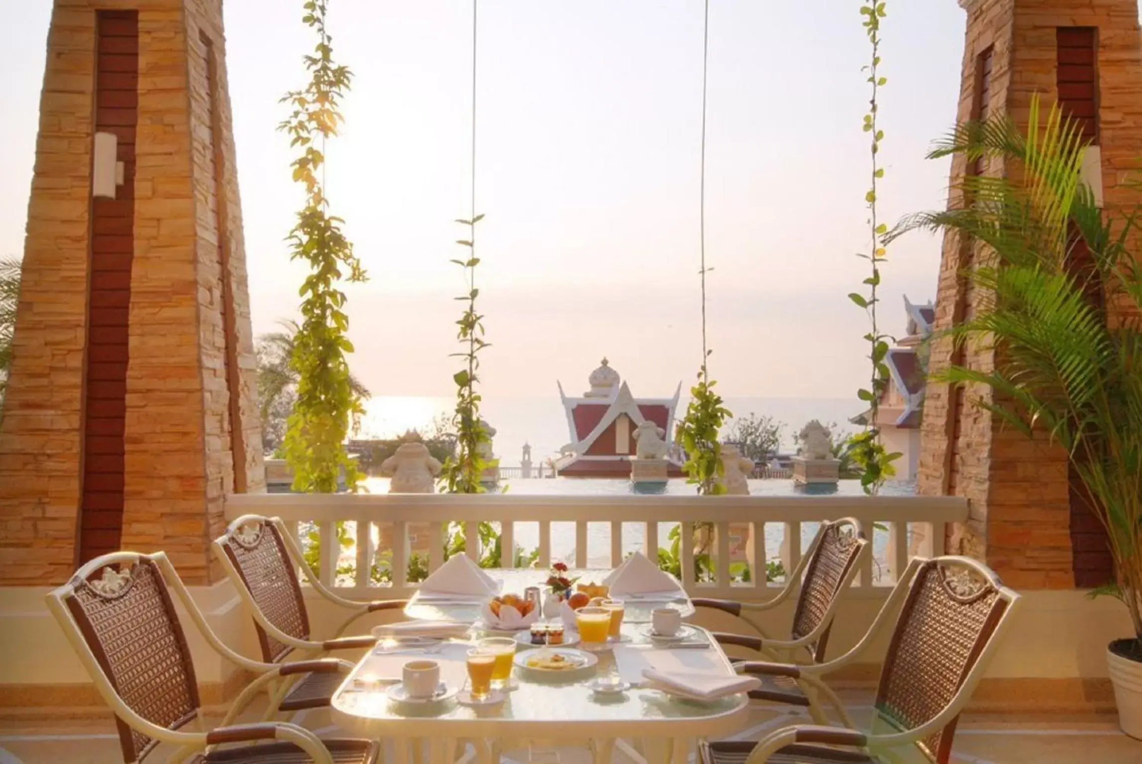 Restaurant/places to eat in Grand Pacific Sovereign Resort & Spa Restaurant/places to eat in Grand Pacific Sovereign Resort & Spa