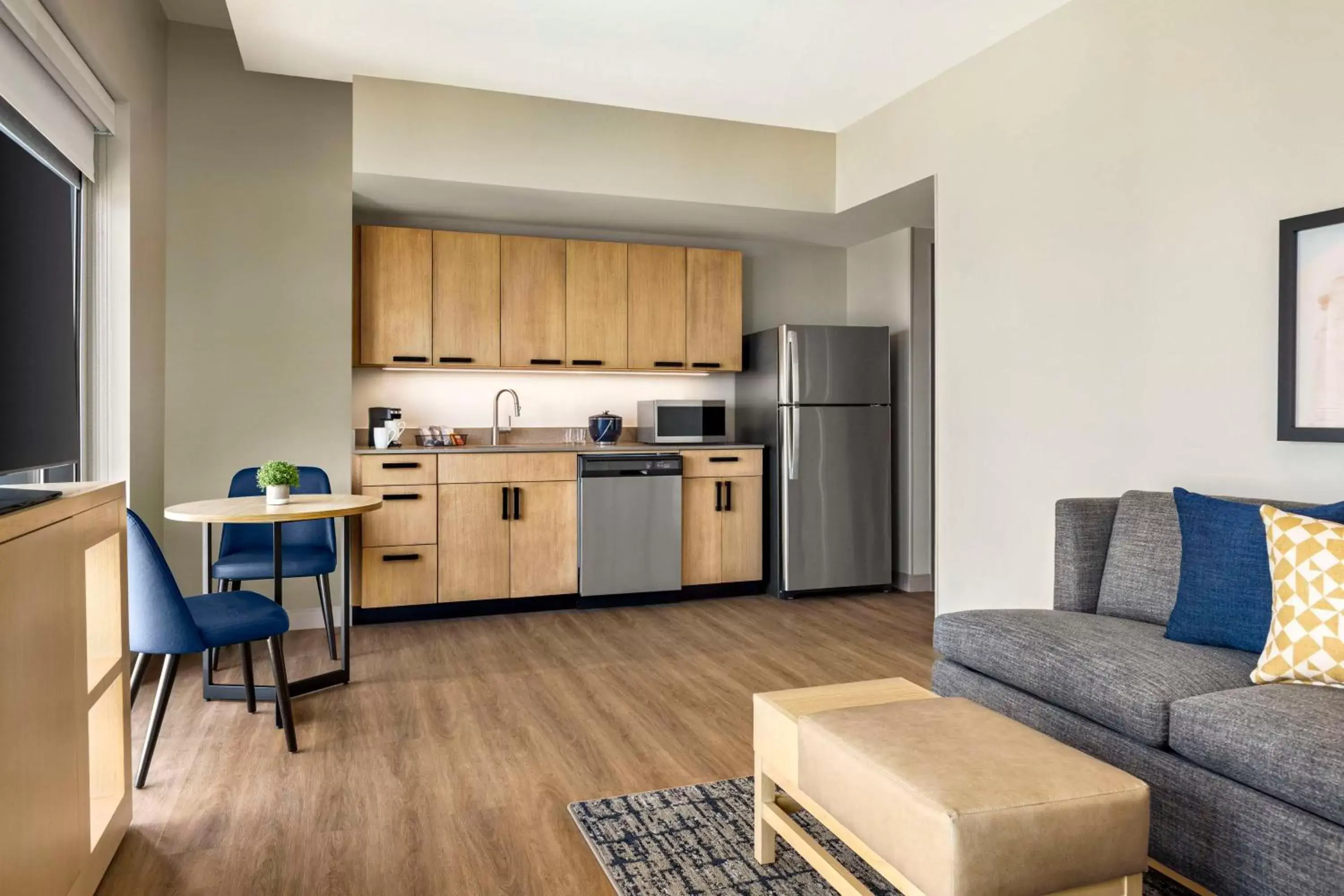 Photo of the whole room, Kitchen/Kitchenette in Hyatt Place Virginia Beach Oceanfront