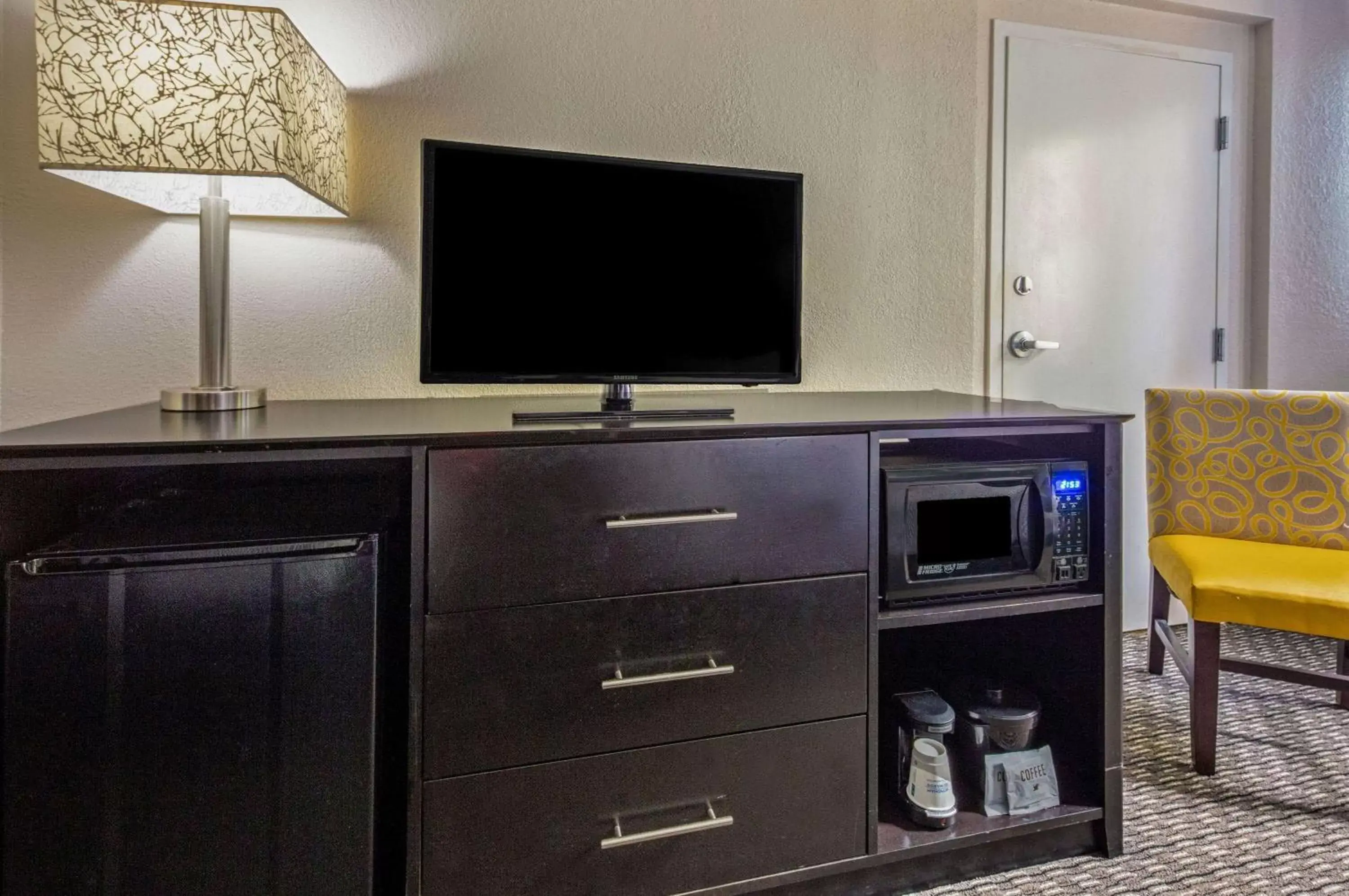 Photo of the whole room, TV/Entertainment Center in La Quinta by Wyndham Miami Lakes