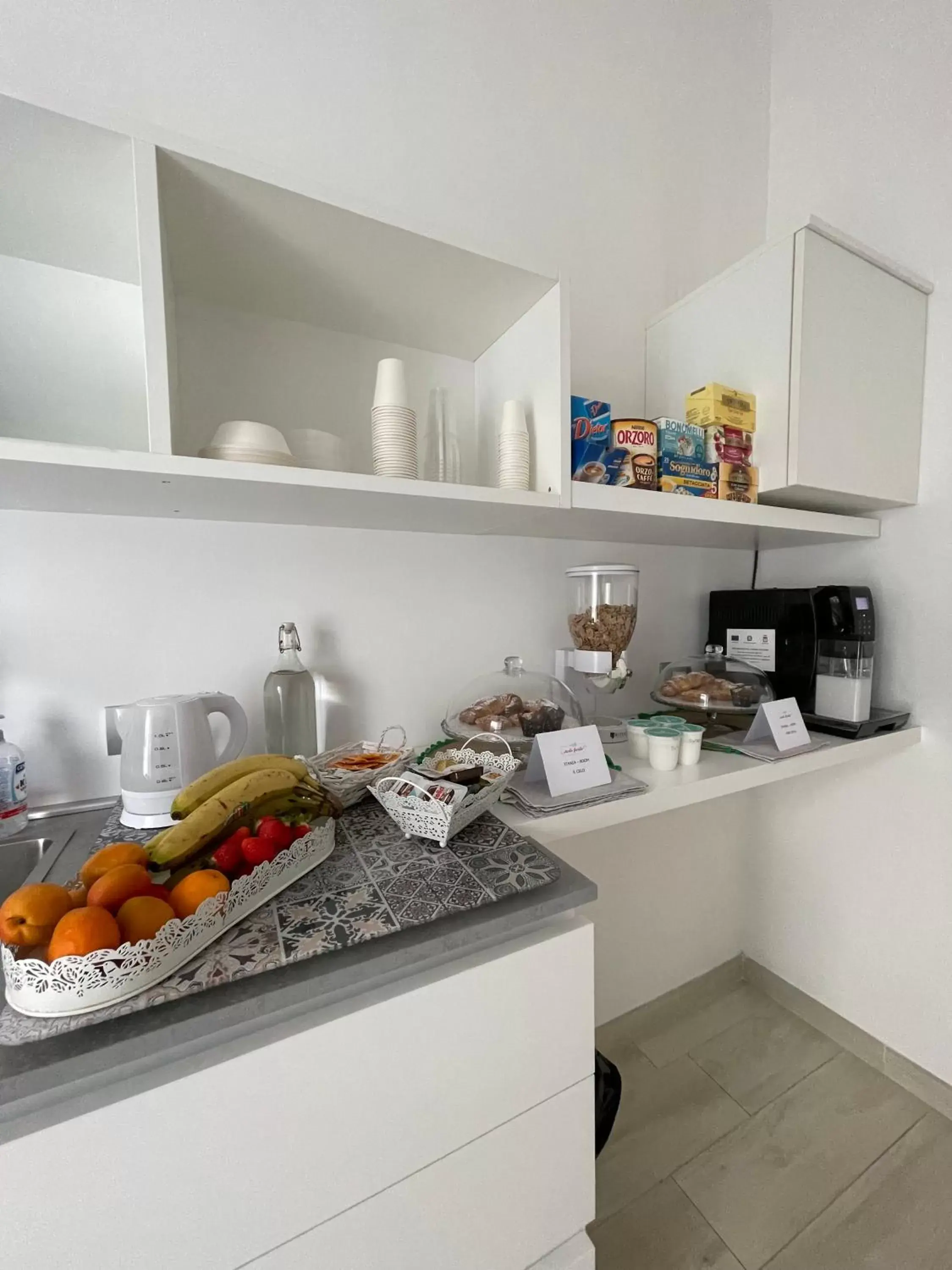 Breakfast, Kitchen/Kitchenette in Vicolo Fiorito B&B