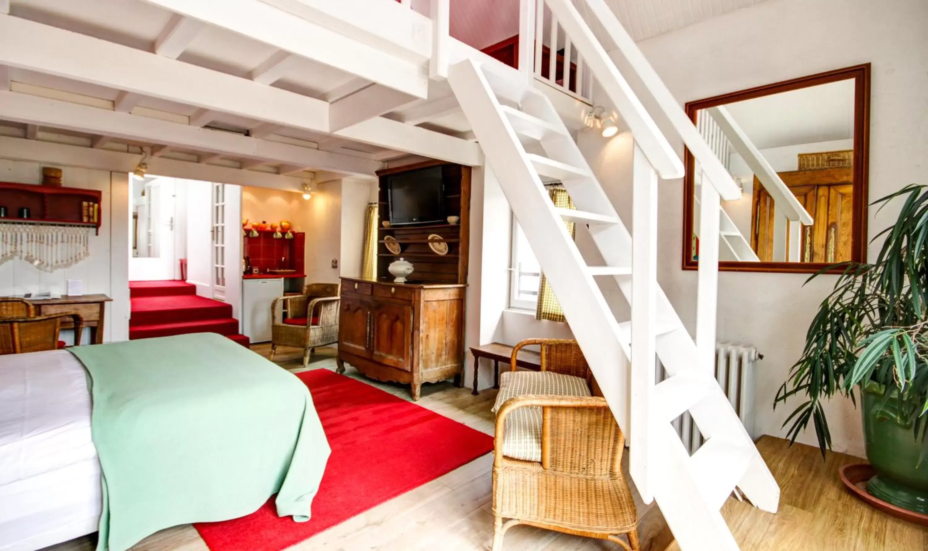 Photo of the whole room, Seating Area in Hotel de Charme Le Sud Bretagne