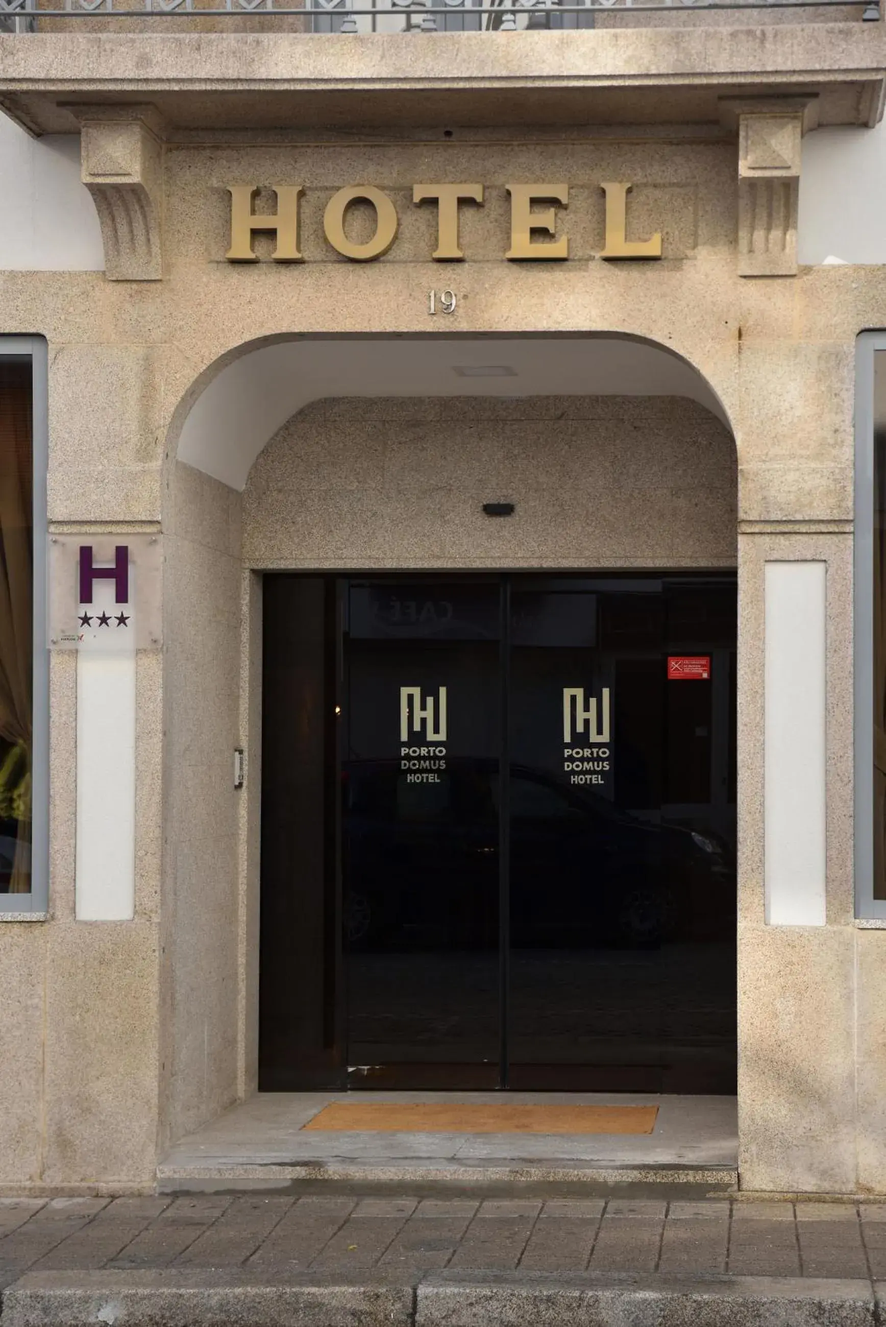 Facade/entrance in Porto Domus Hotel