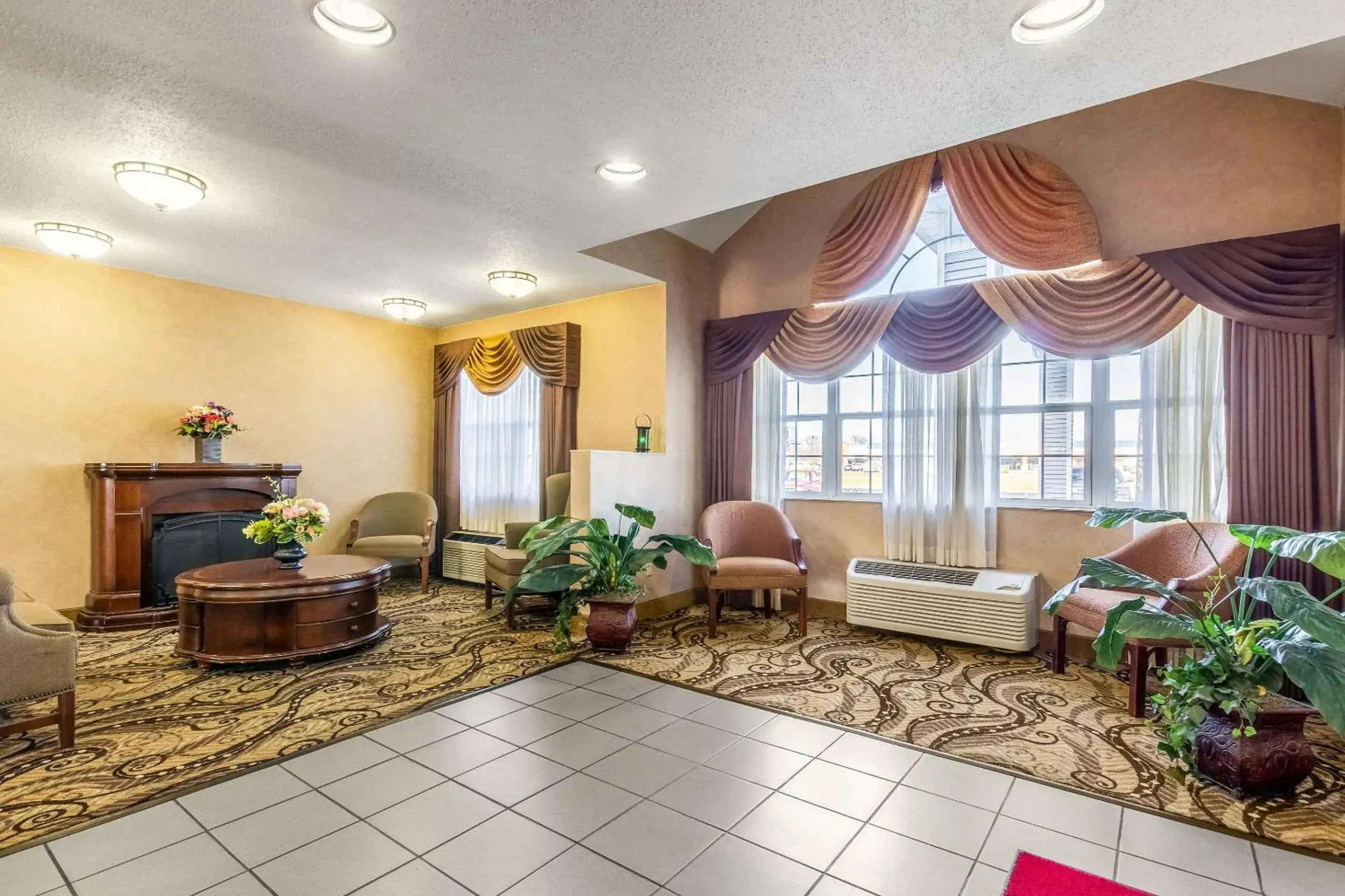 Lobby or reception, Seating Area in Econo Lodge Inn & Suites Evansville