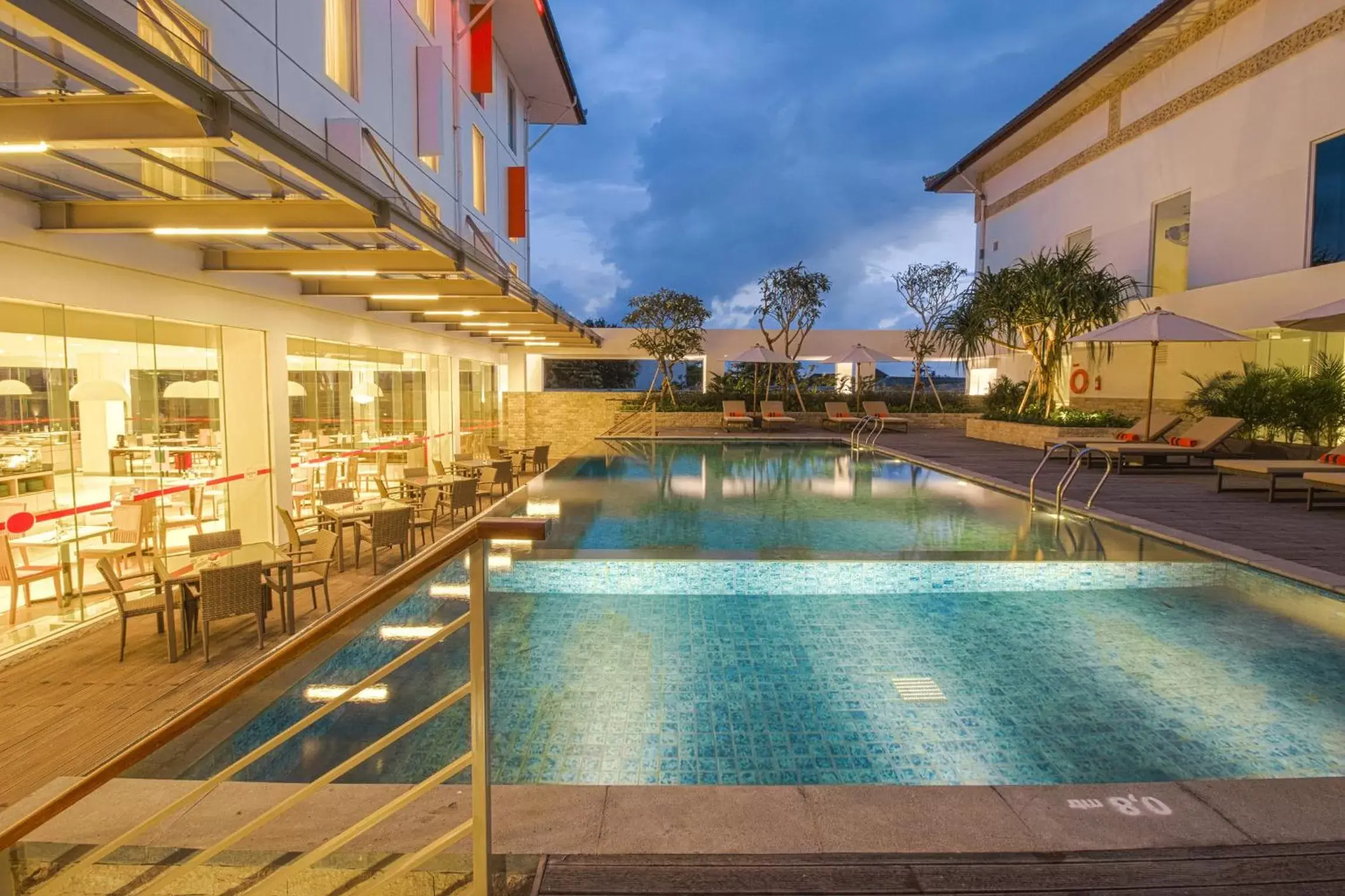 Balcony/Terrace, Swimming Pool in HARRIS Hotel and Conventions Denpasar Bali