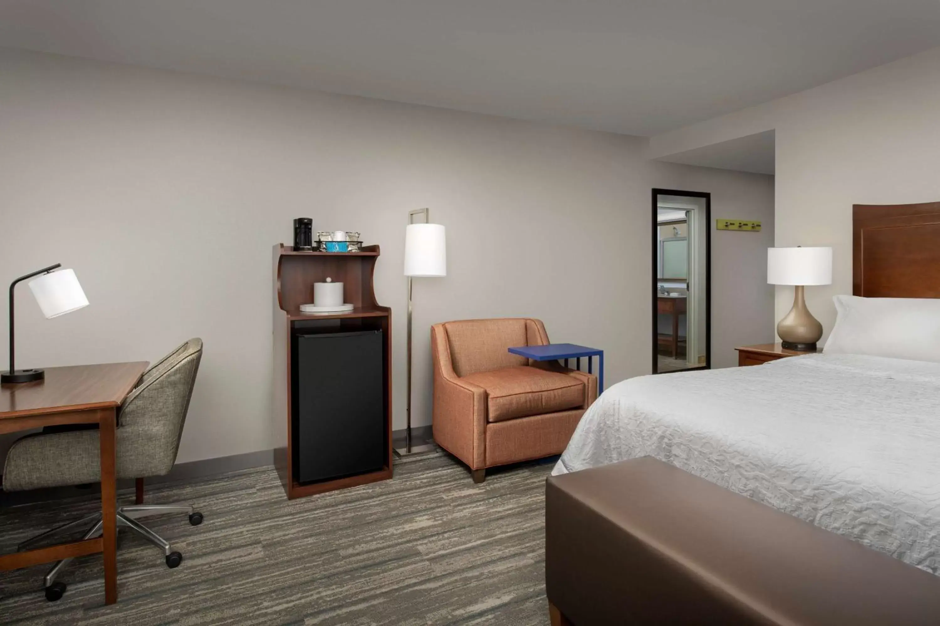 Bedroom, TV/Entertainment Center in Hampton Inn & Suites Holly Springs