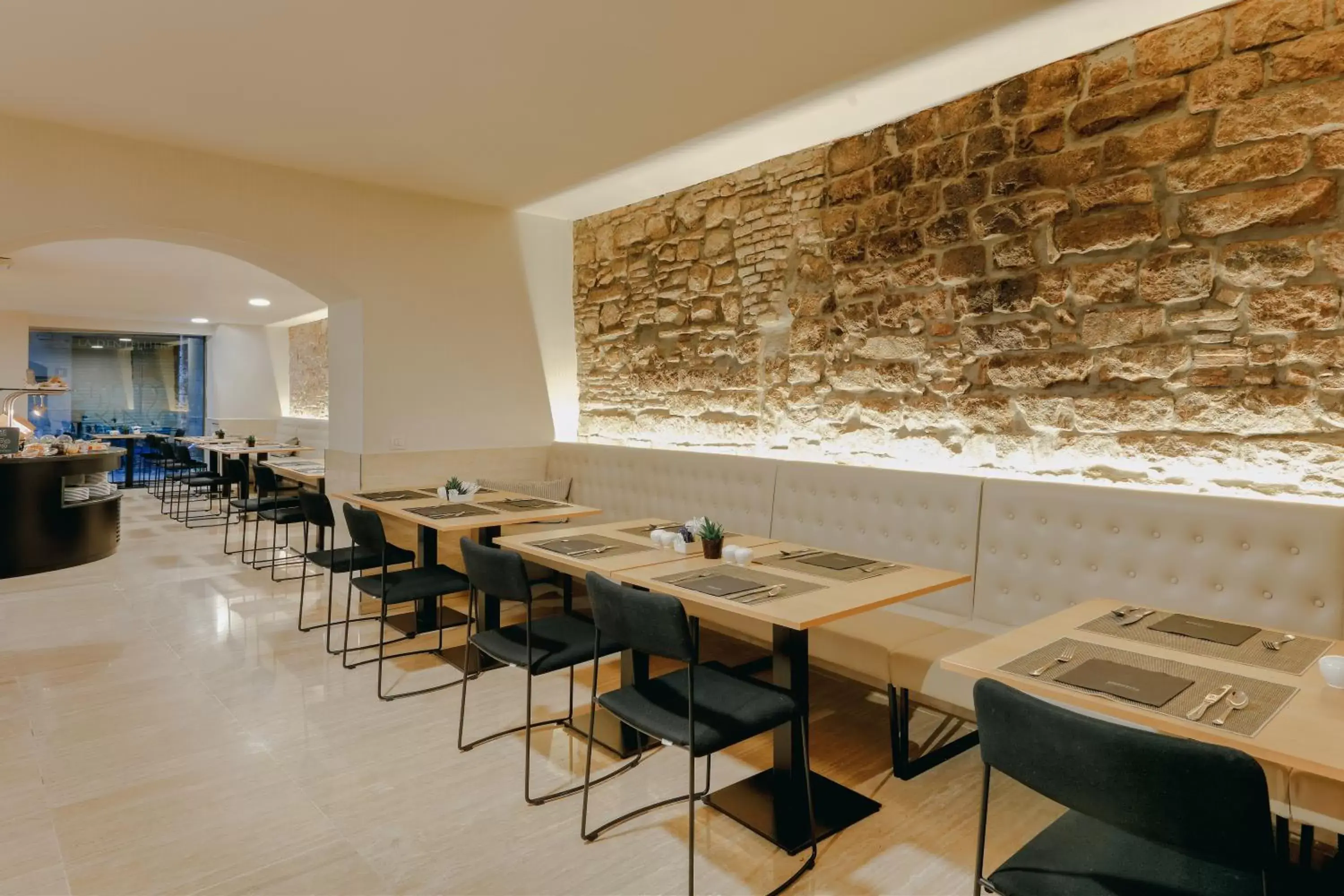 Area and facilities, Restaurant/Places to Eat in Hesperia Barcelona Barri Gòtic