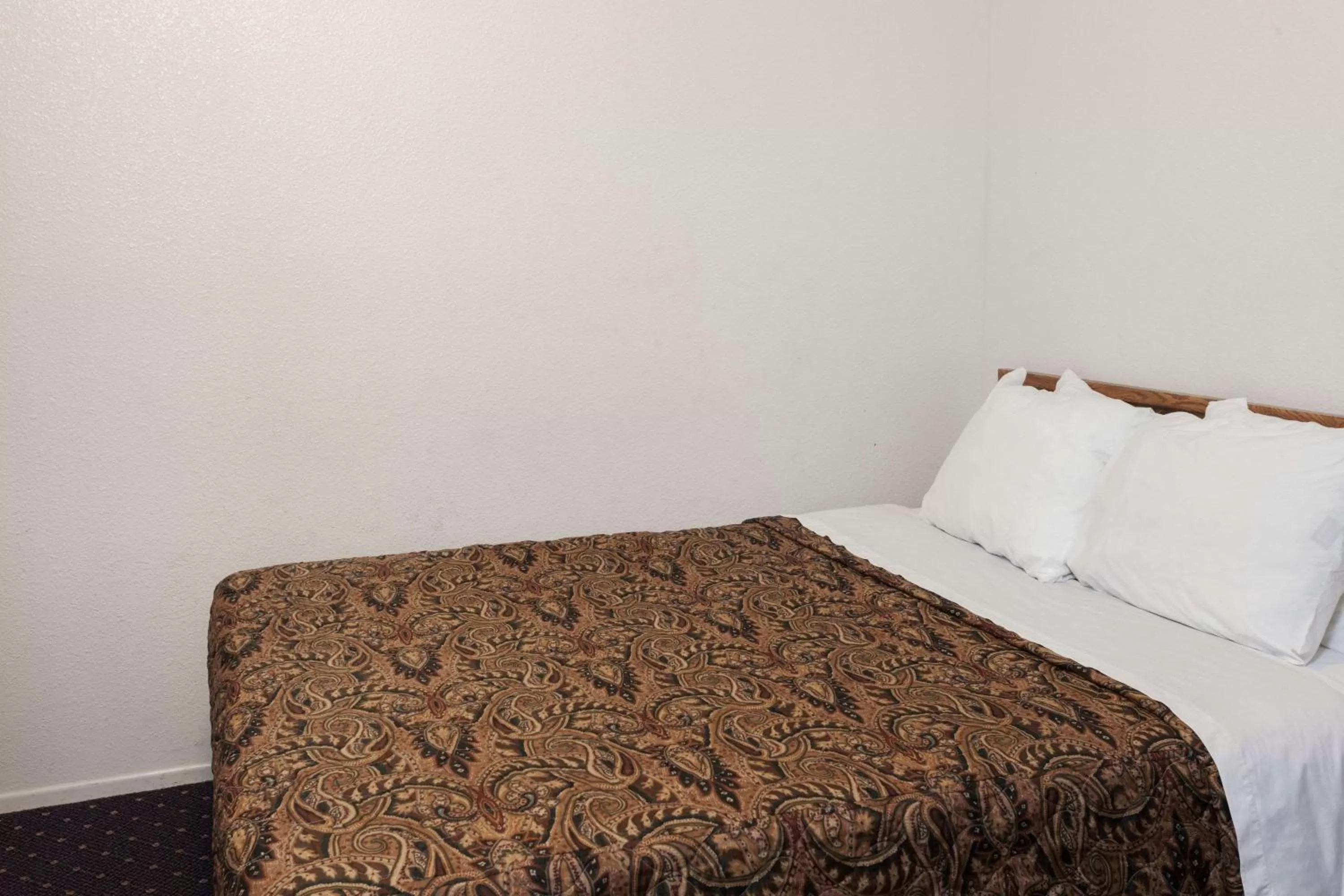 Photo of the whole room, Bed in Days Inn by Wyndham Anaheim West