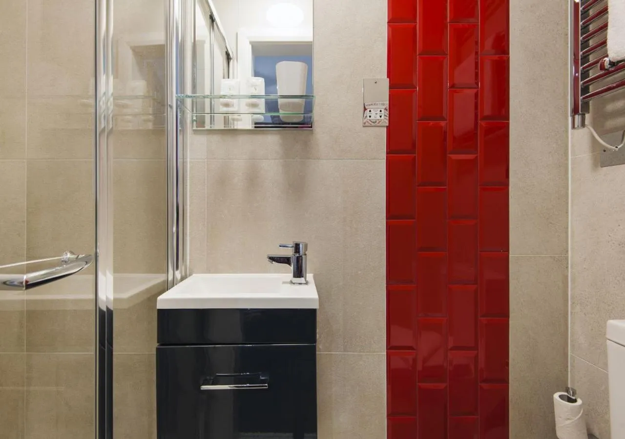 Shower in Wembley Park Hotel