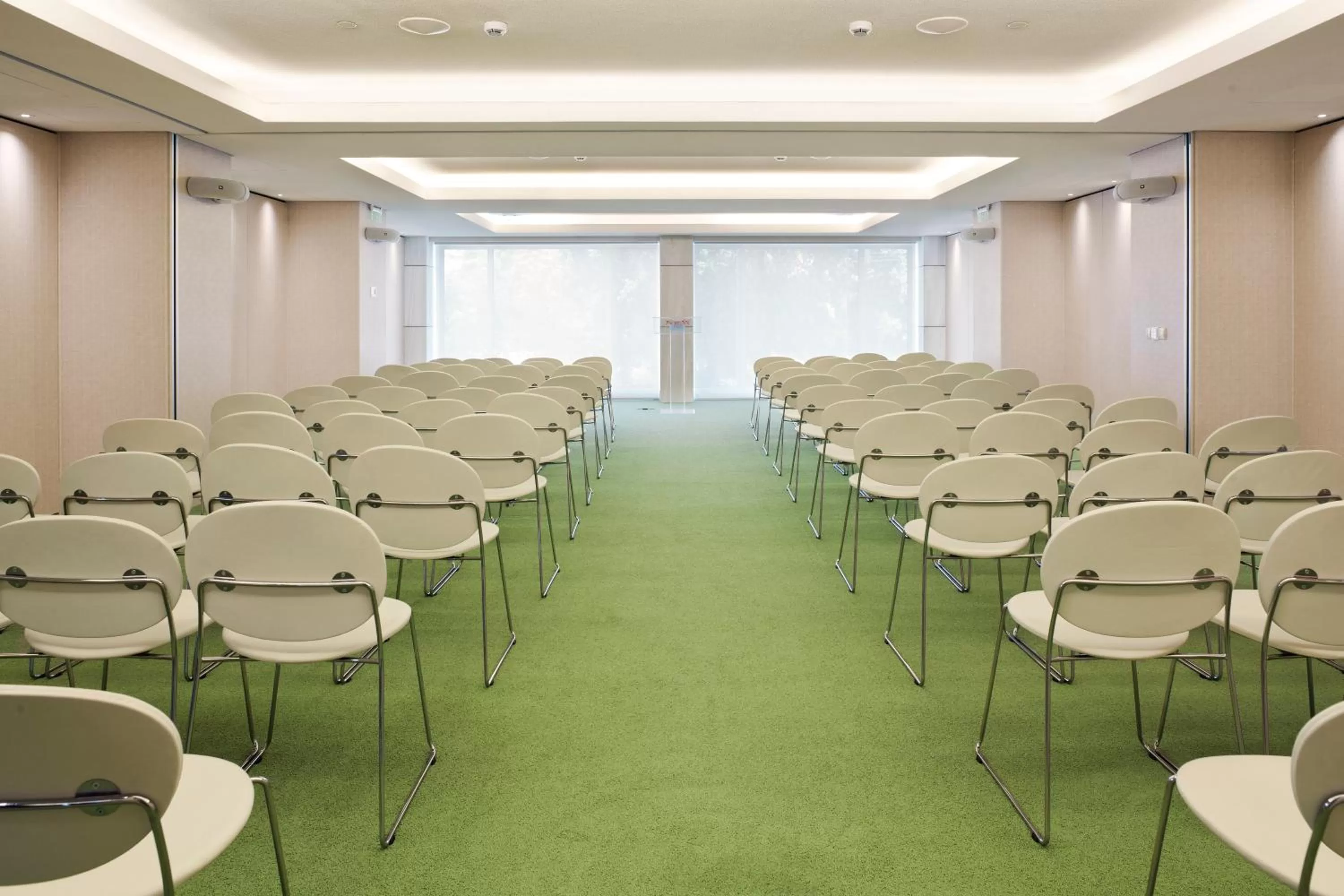 Business facilities in New Hotel