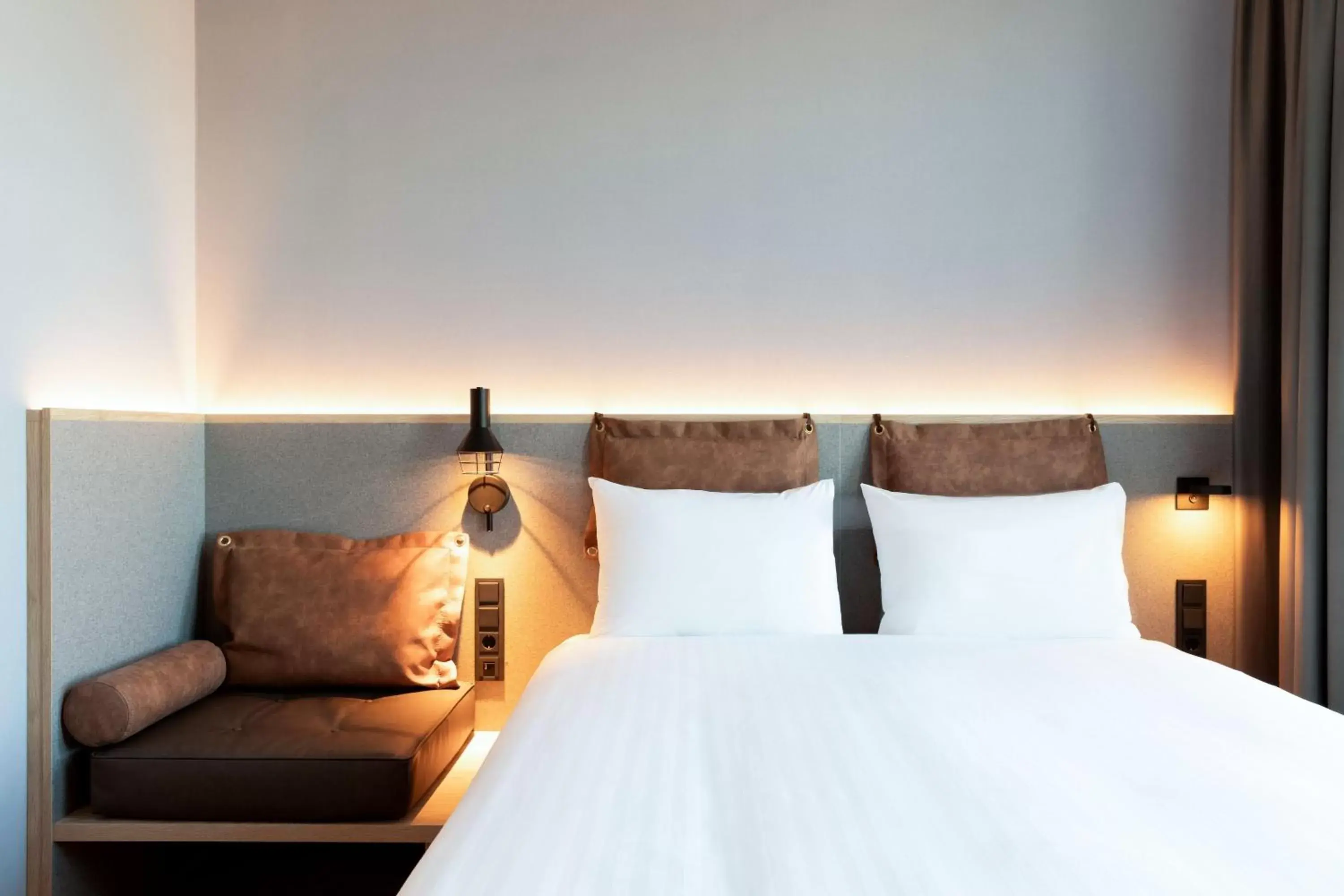 Photo of the whole room, Bed in Moxy The Hague