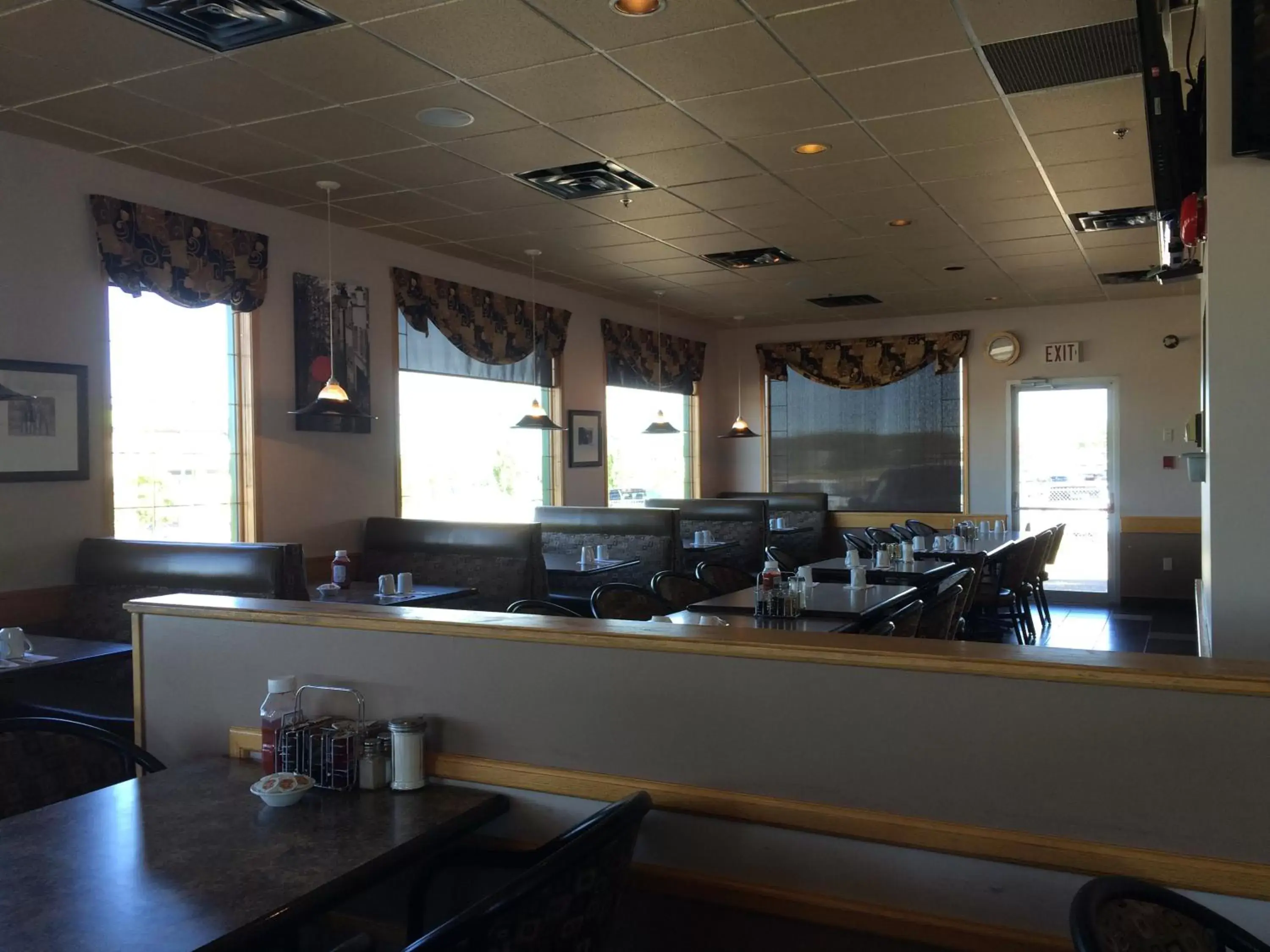 Restaurant/places to eat in Super 8 by Wyndham Drayton Valley