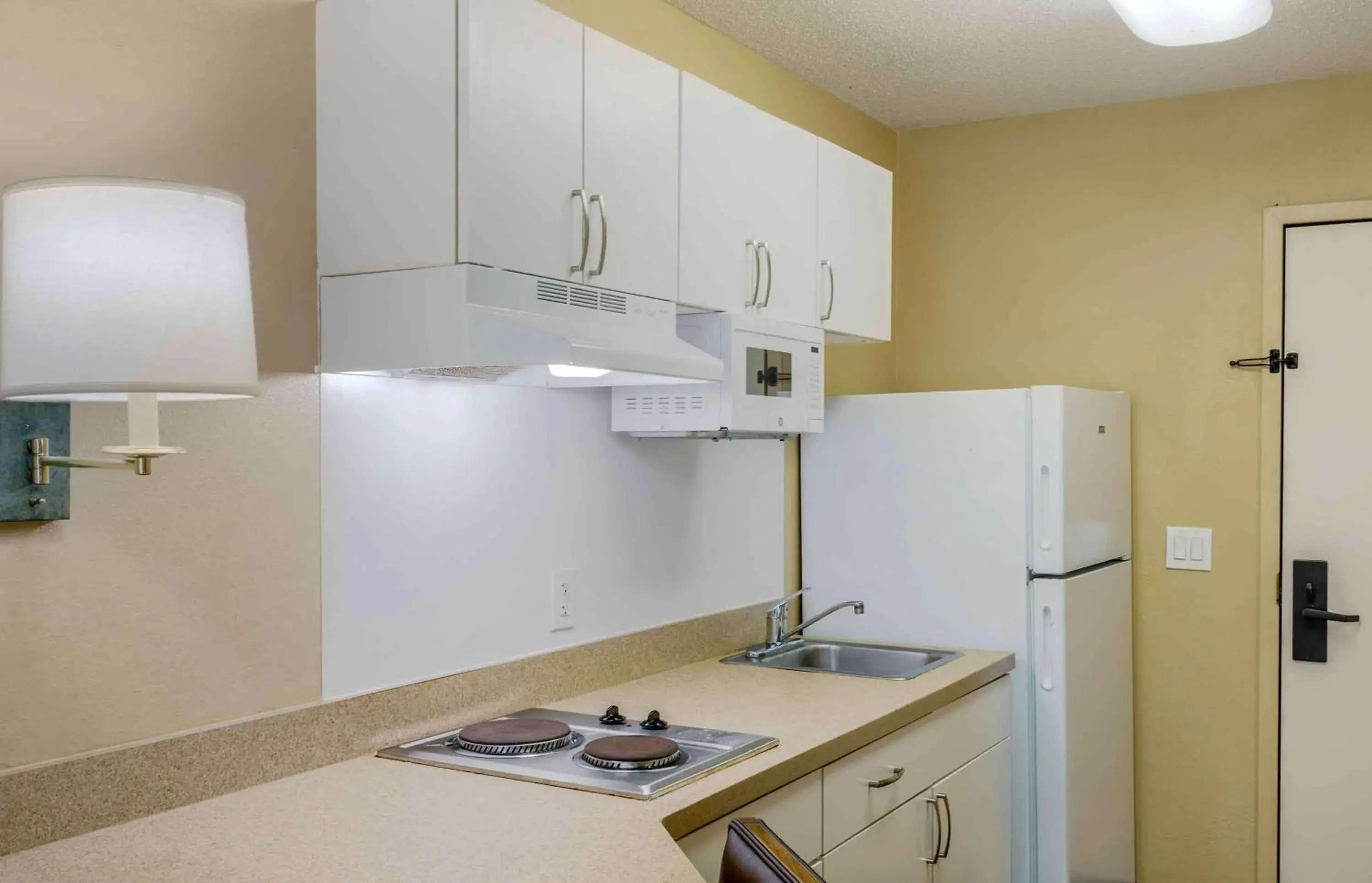 Bedroom, Kitchen/Kitchenette in Extended Stay America Suites - Boston - Waltham - 52 4th Ave