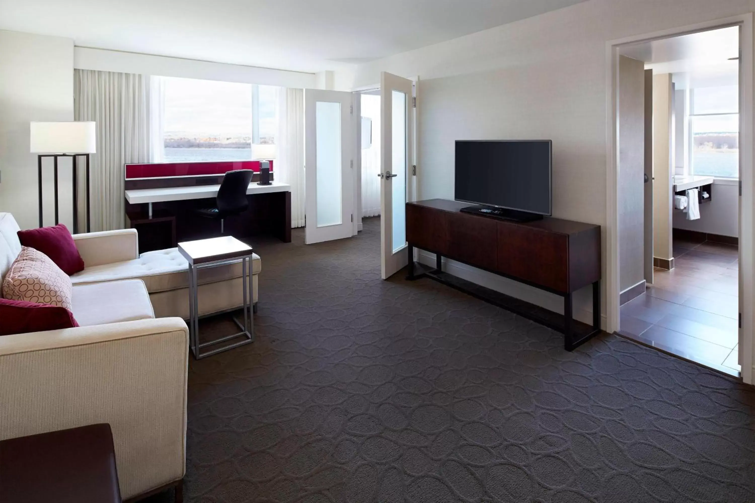 Bedroom, TV/Entertainment Center in Delta Hotels by Marriott Fredericton