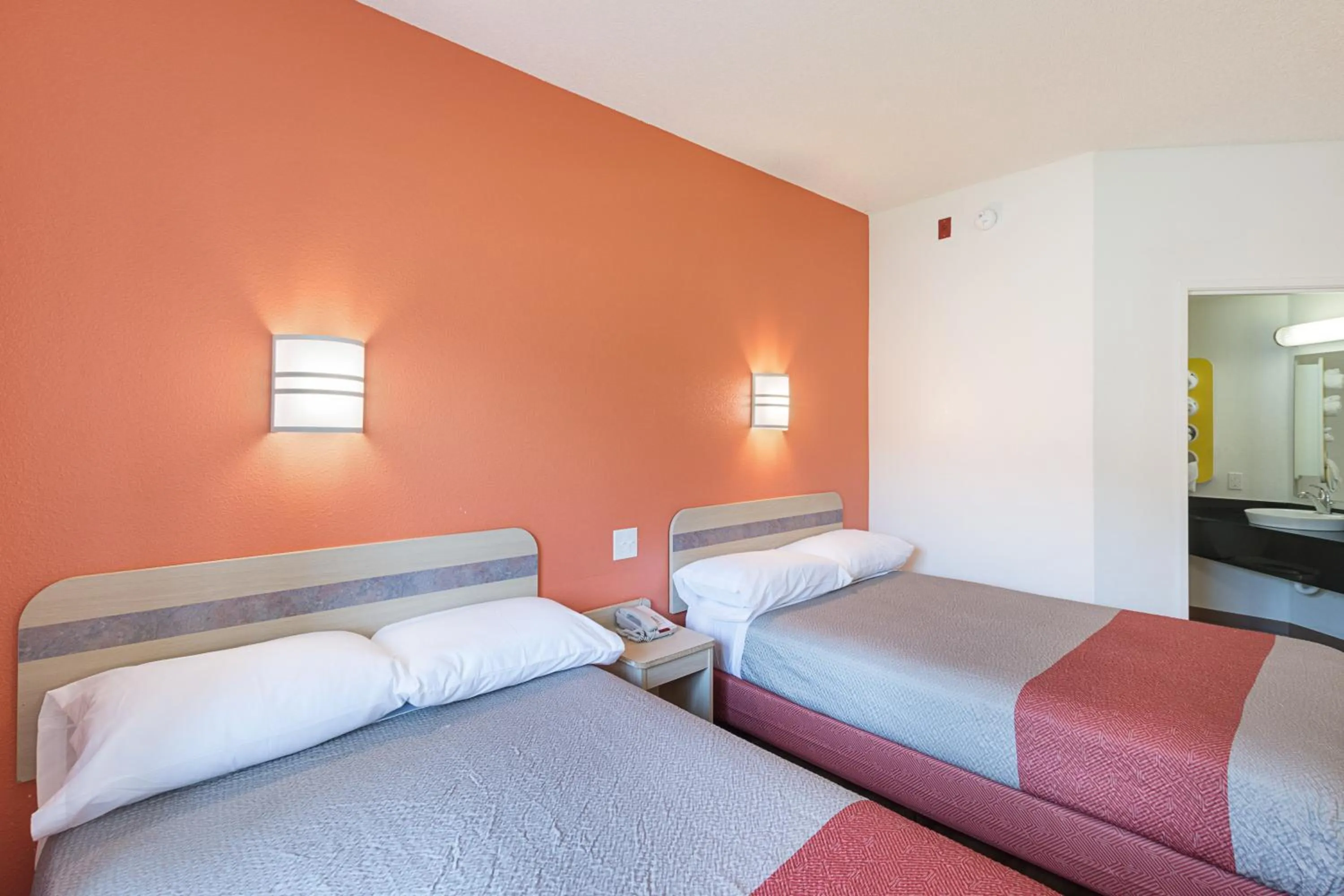 Bedroom, Bed in Motel 6-Columbia, SC - Fort Jackson Area