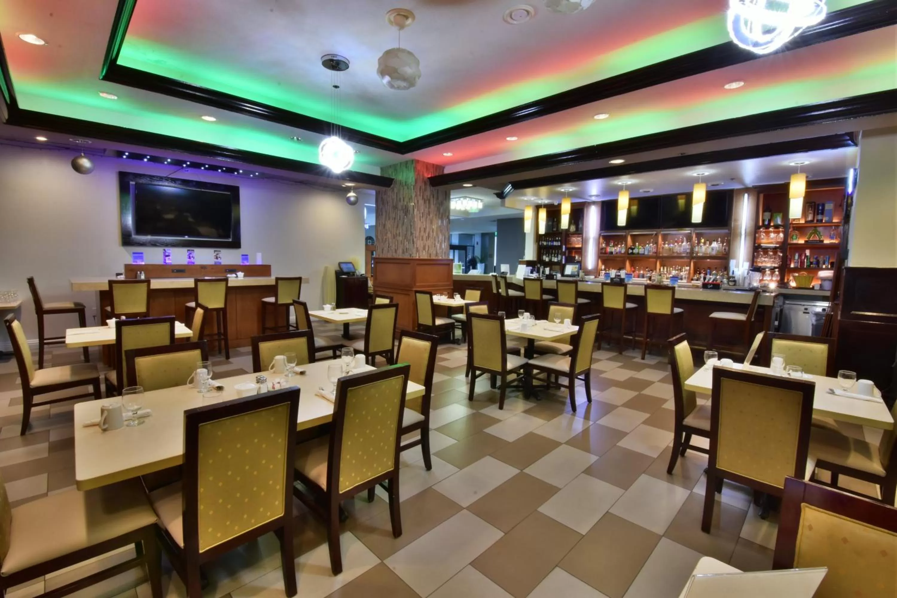 Restaurant/places to eat in Holiday Inn Orlando East-UCF Area by IHG