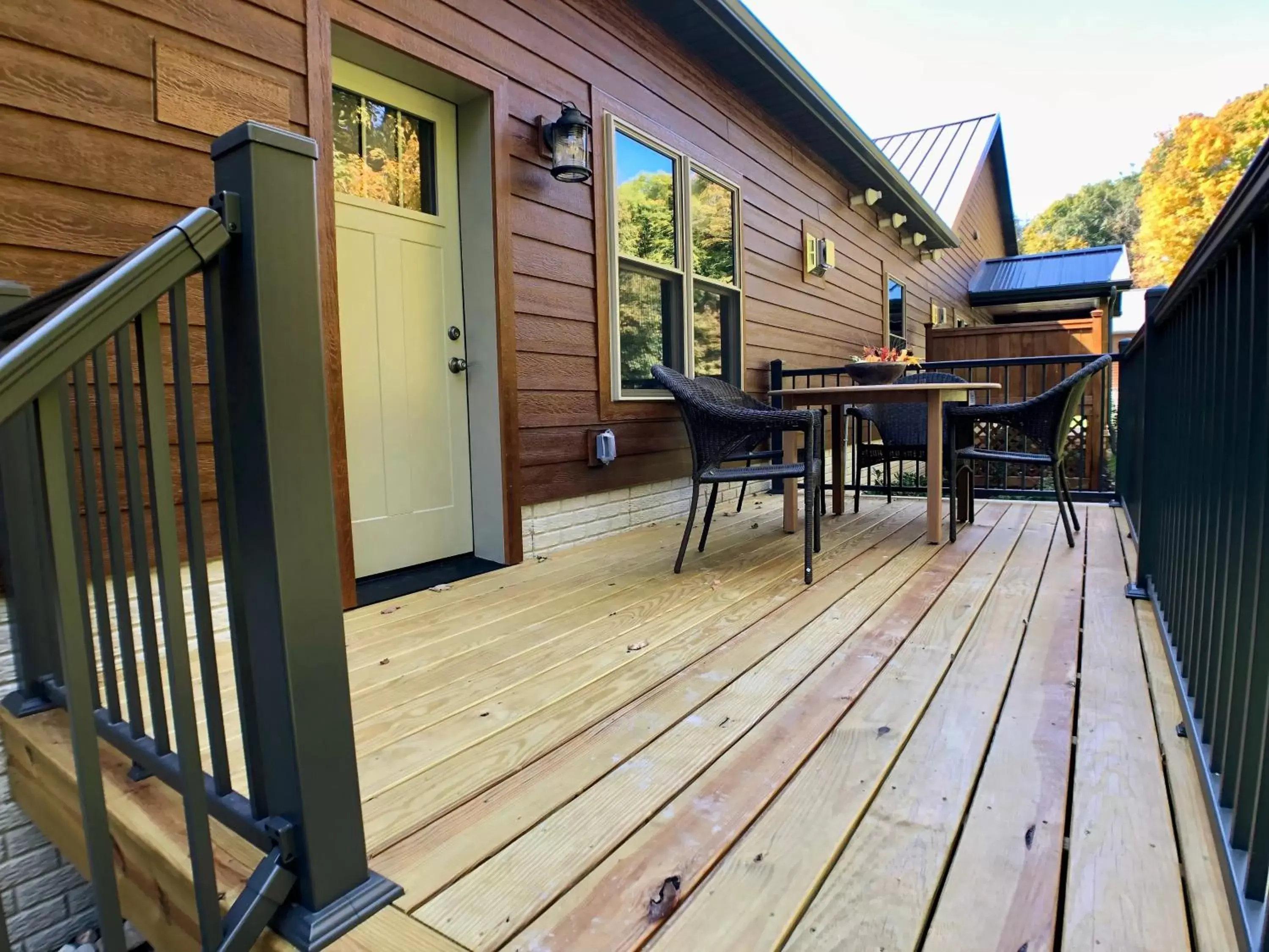 Sojourner's Lodge & Log Cabin Suites