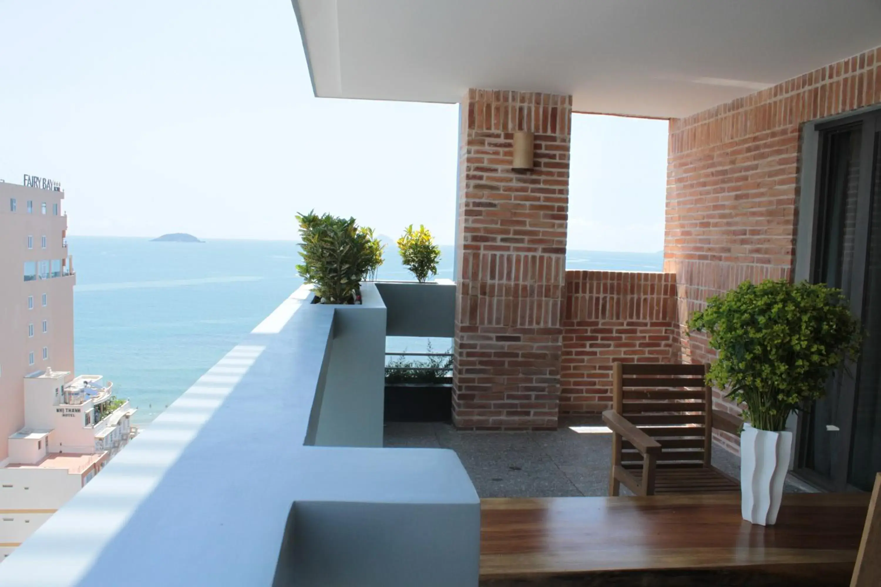 Dining area, Balcony/Terrace in Seasing Boutique Hotel