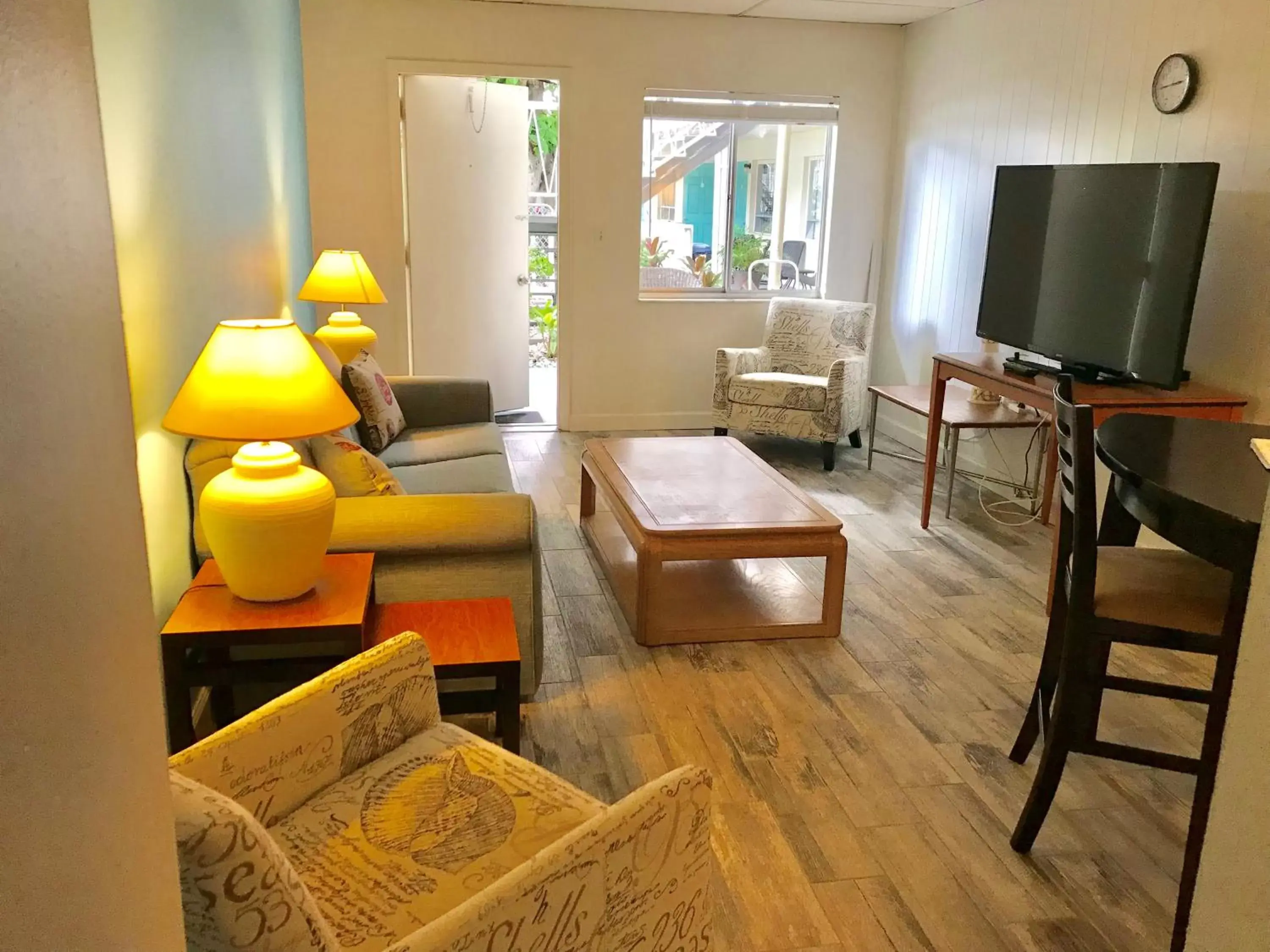 Living room, Seating Area in Malibu Resort Motel