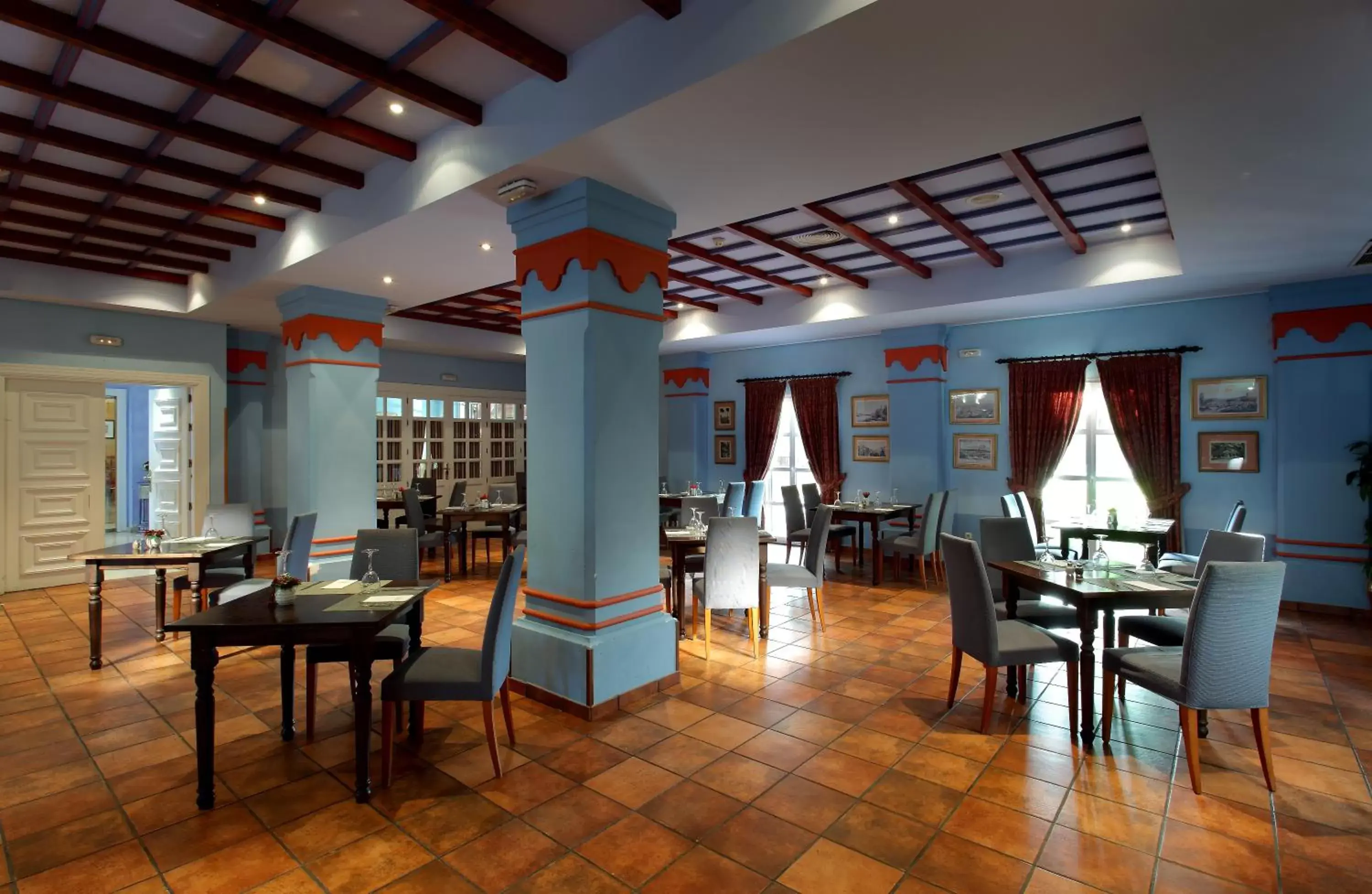 Restaurant/Places to Eat in Exe Gran Hotel Solucar