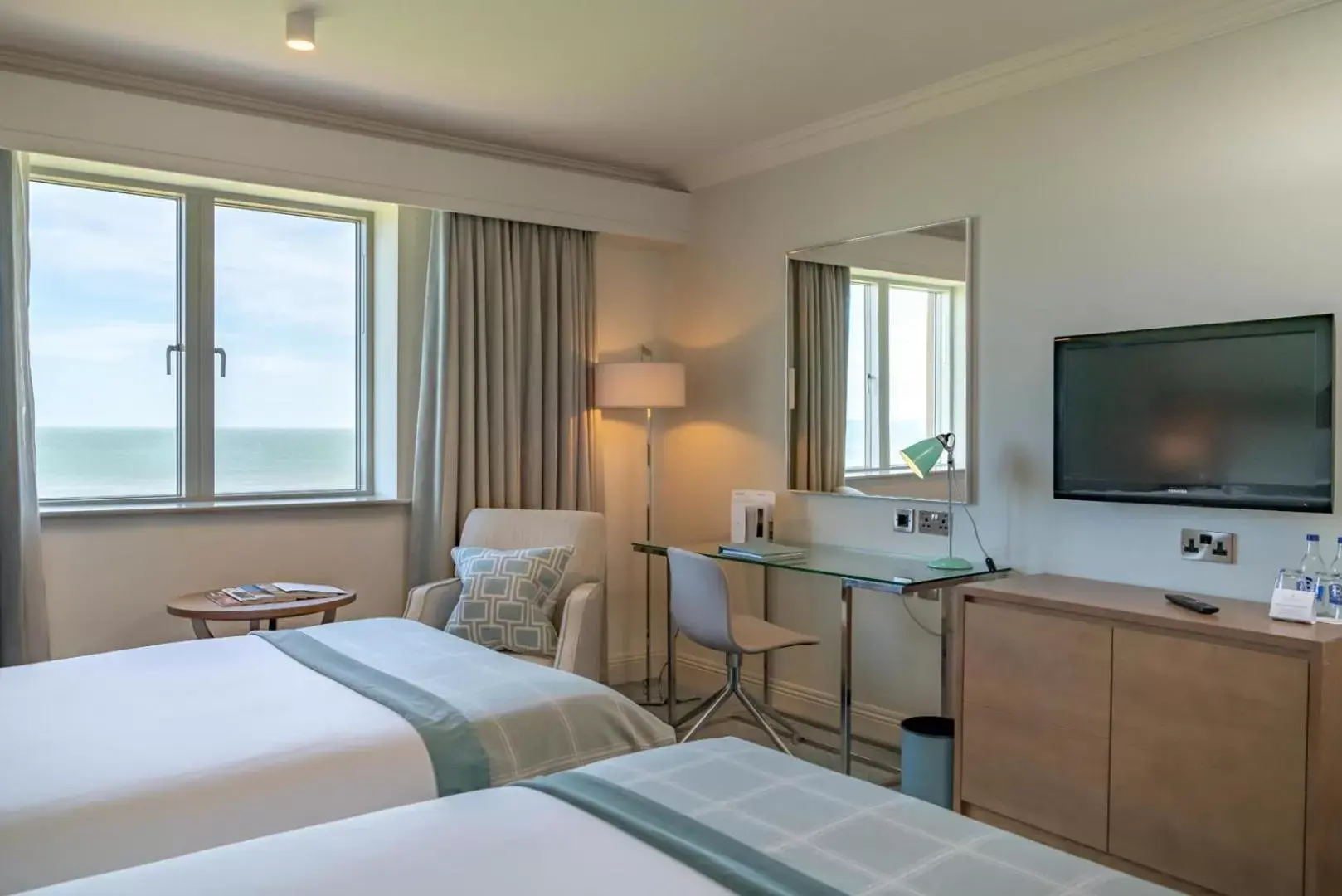 Bed, TV/Entertainment Center in Portmarnock Hotel & Golf Links