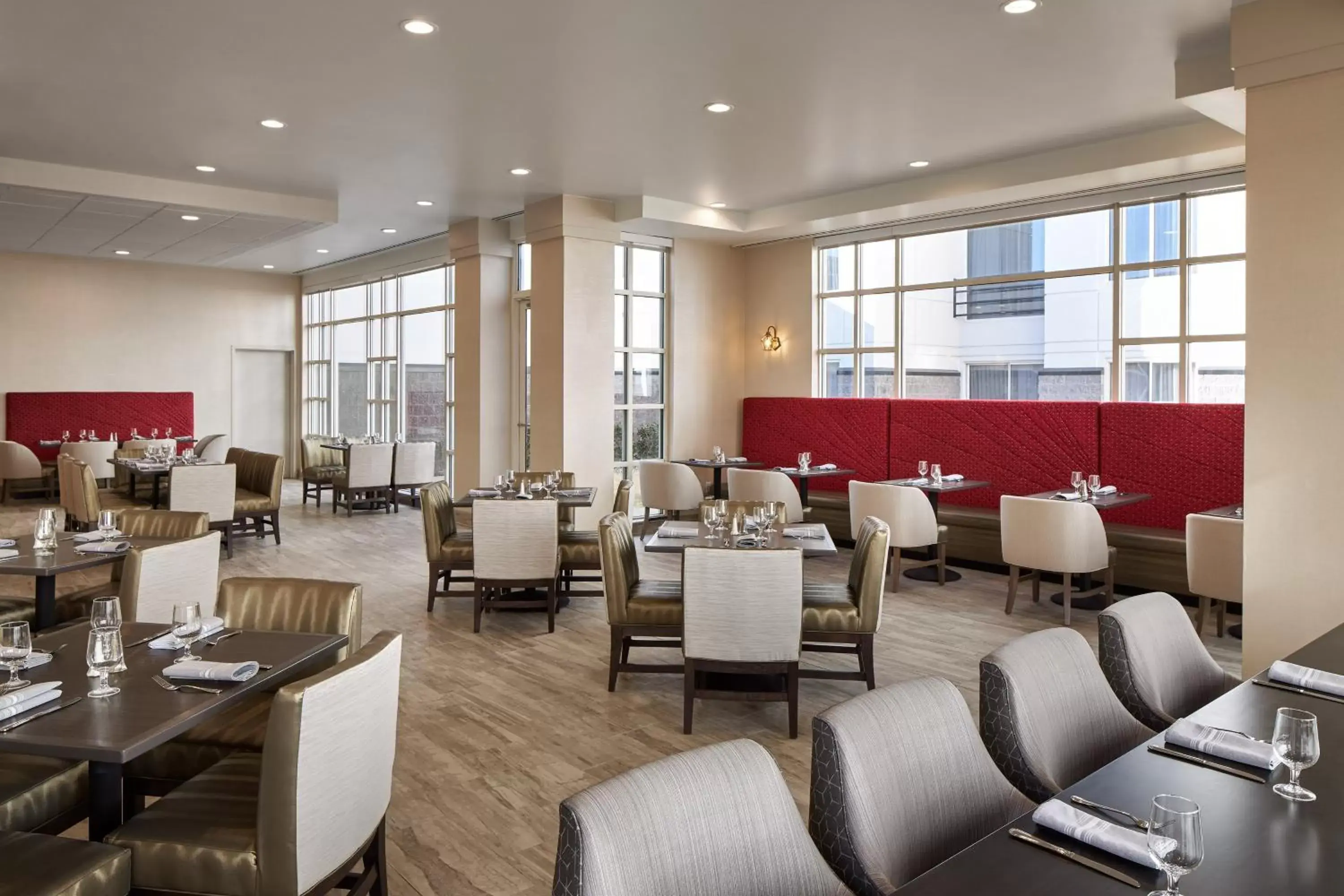 Restaurant/Places to Eat in Sheraton Richmond Airport Hotel