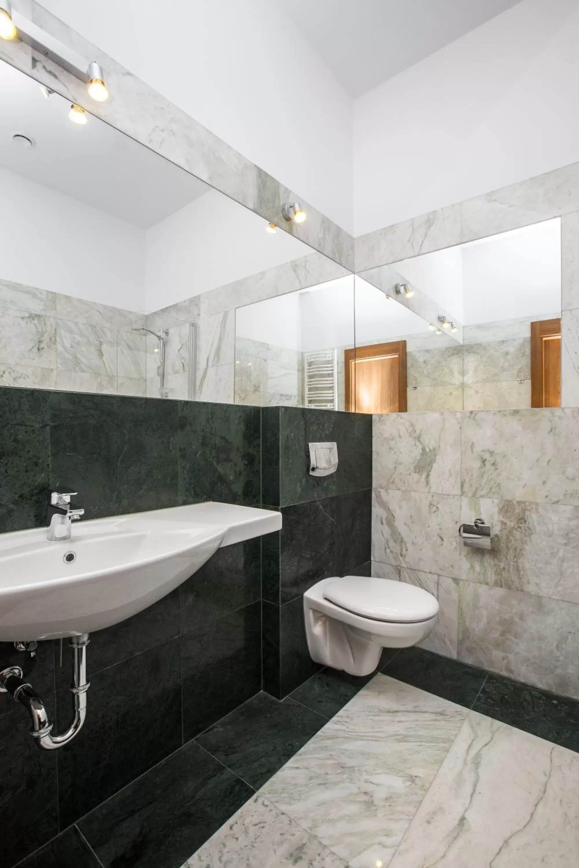 Bathroom in Grottger Luxury Boutique Hotel City