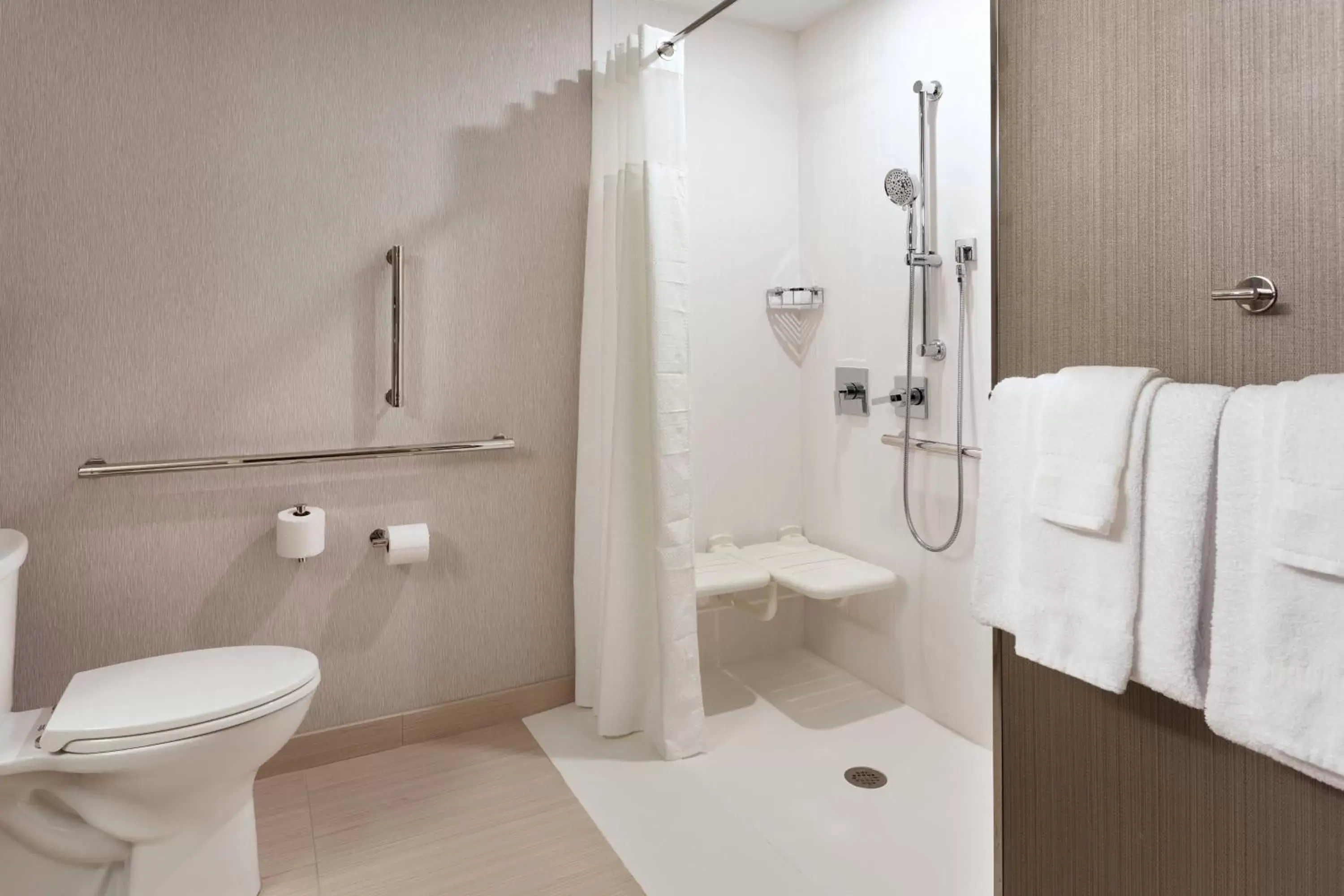 Bathroom in Courtyard by Marriott Winter Haven