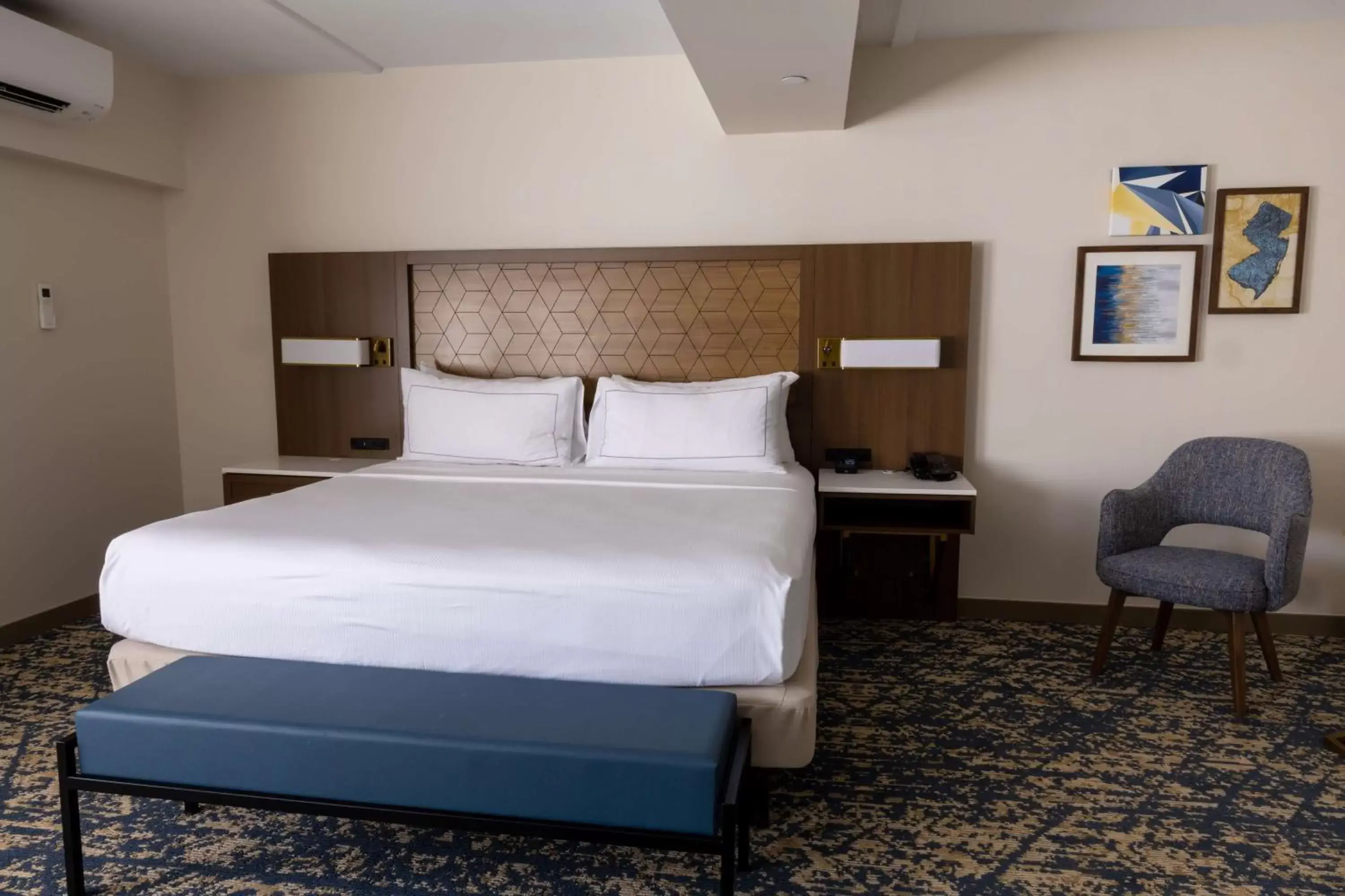 Junior Suite in DoubleTree by Hilton Tinton Falls-Eatontown