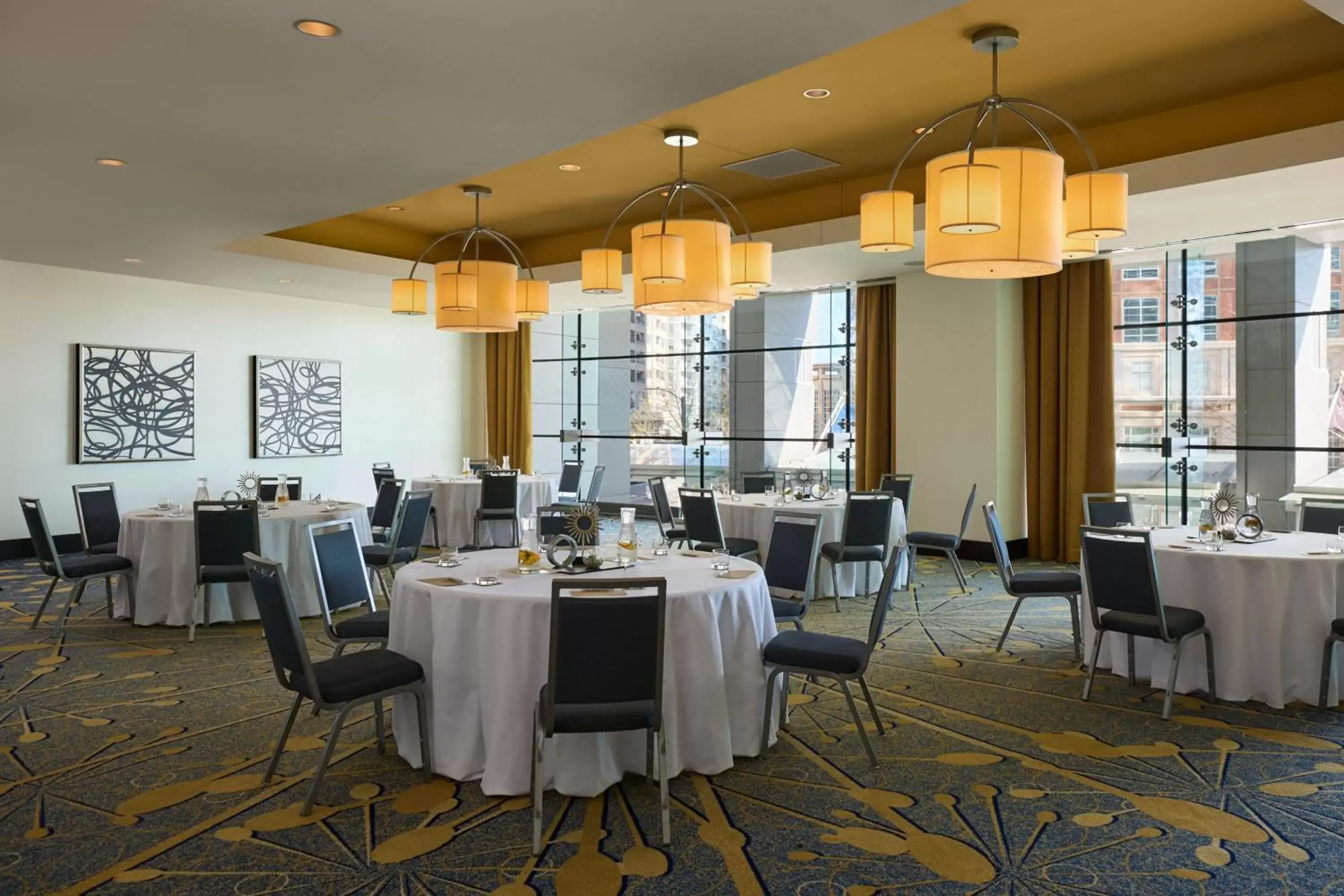 Meeting/conference room, Restaurant/Places to Eat in Renaissance Arlington Capital View Hotel