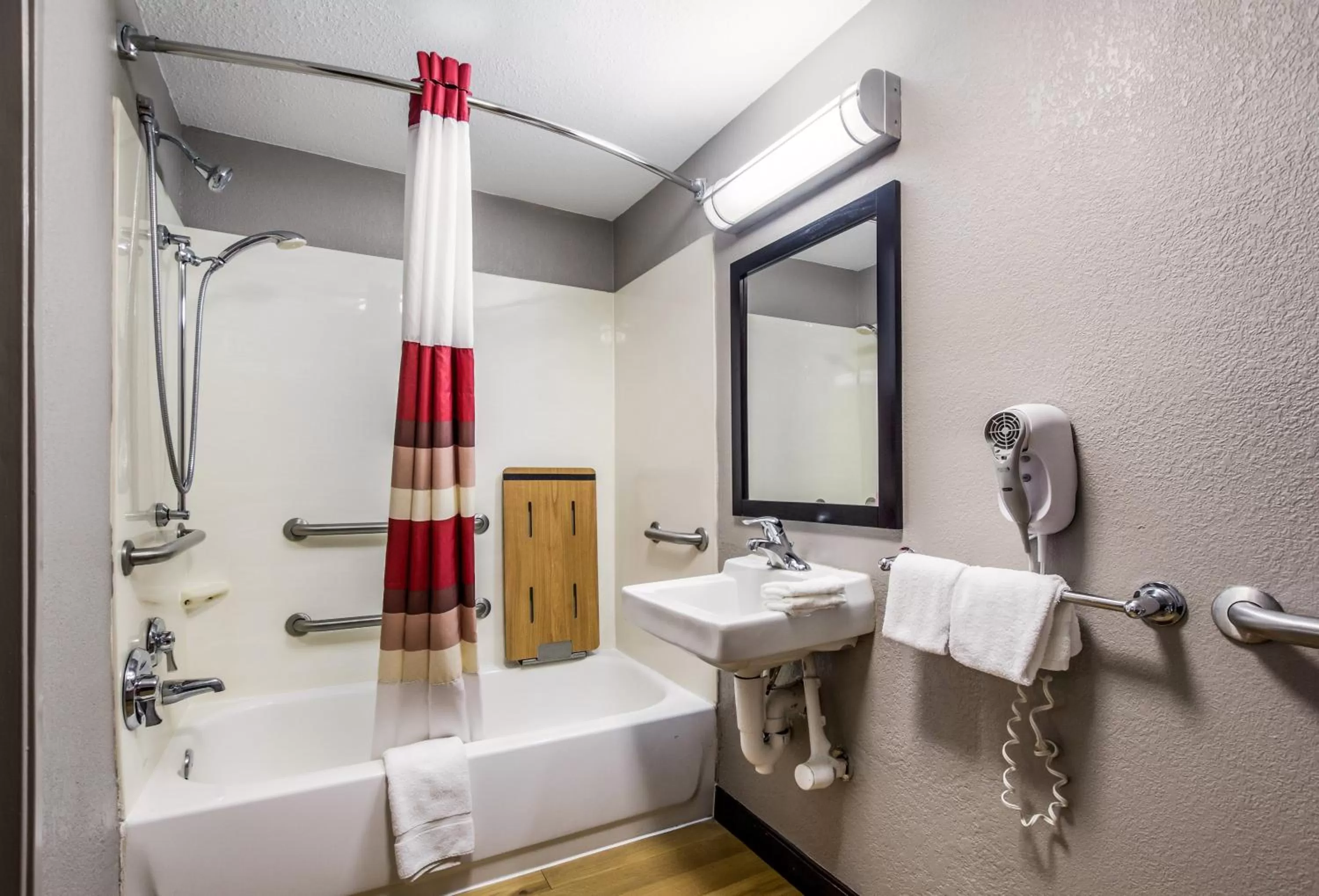 Bathroom in Red Roof Inn Lexington